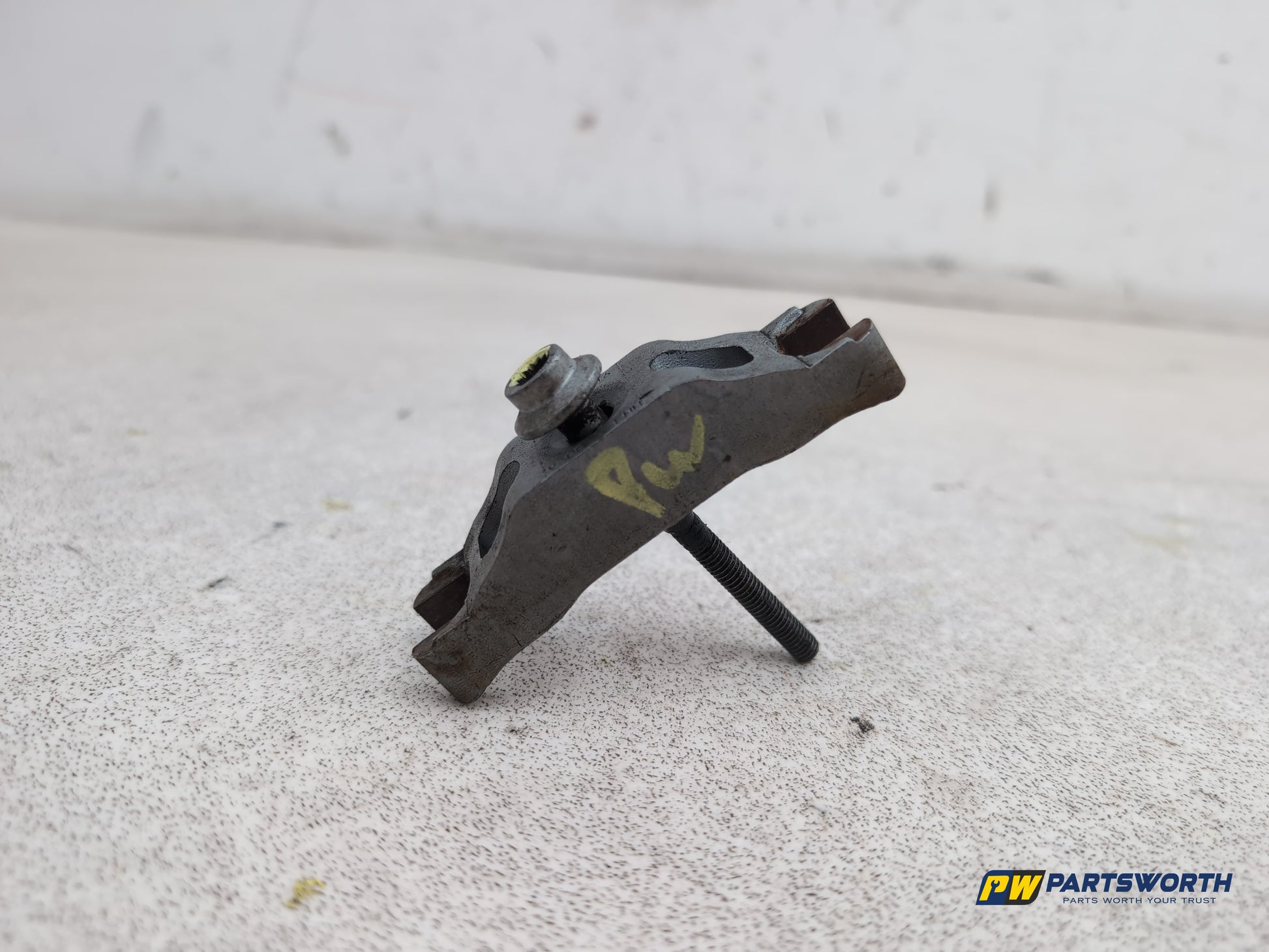 Audi A1 Contrast Edition Tdi 1.6l Diesel Fuel Injector Holding Clamp Bracket