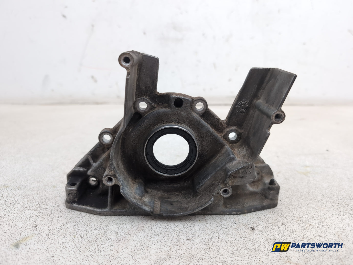 Audi A1 Contrast Edition Tdi 1.6l Diesel Crankshaft Seal Housing 038103153