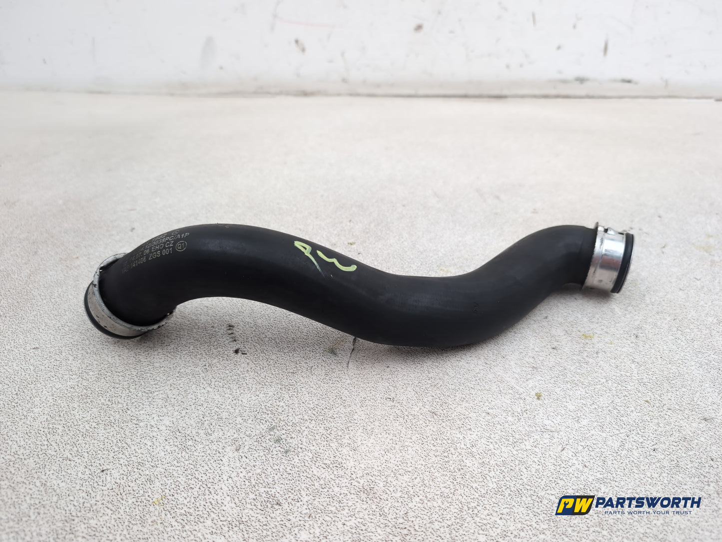 Mercedes-Benz E220 W212 Water Pipe Coolant Hose Engine Cooling A2045011582