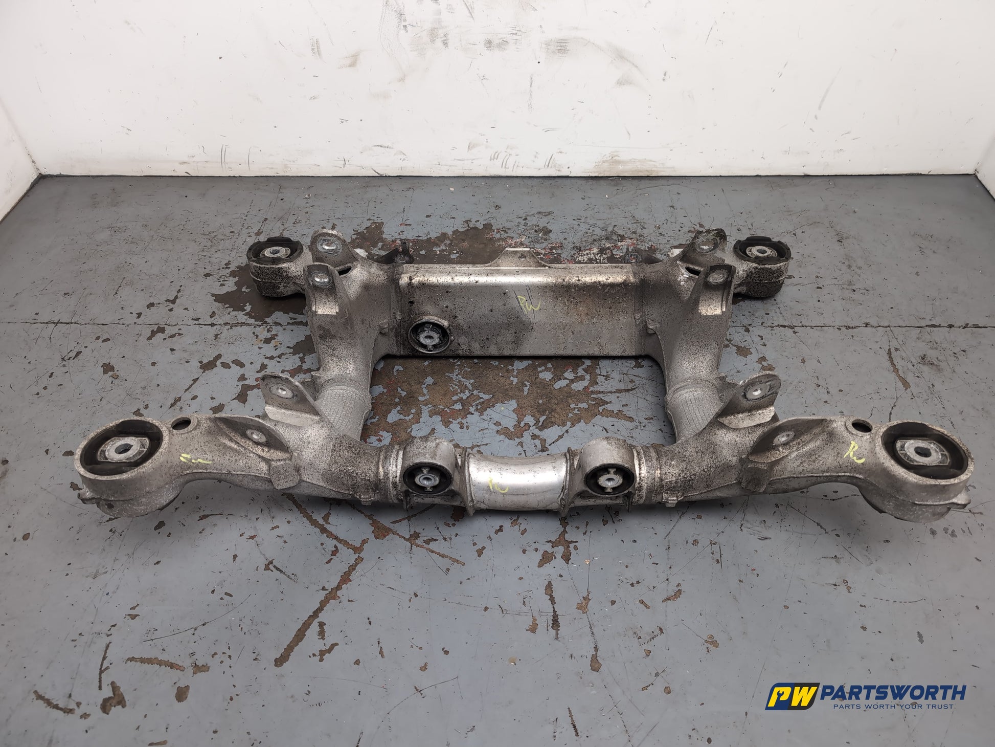 Bmw 520d Se Rear Subframe Axle Carrier 2013-2017