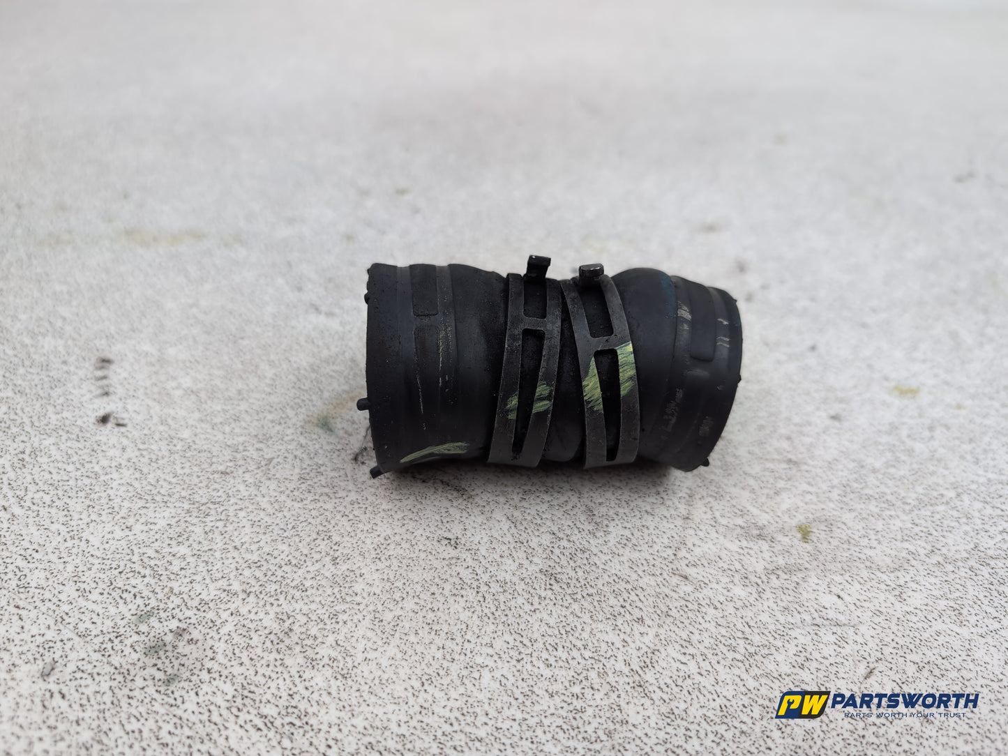Mercedes-Benz E220 E-Class W212 Coolant Hose Pipe Connector 2009-2016