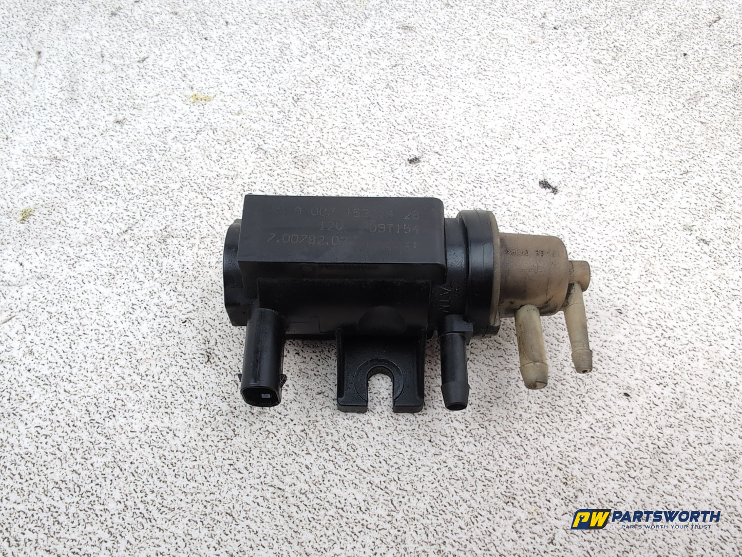 Mercedes-Benz E220 E-Class W212 Turbo Solenoid Valve A0071531428 2009-2016
