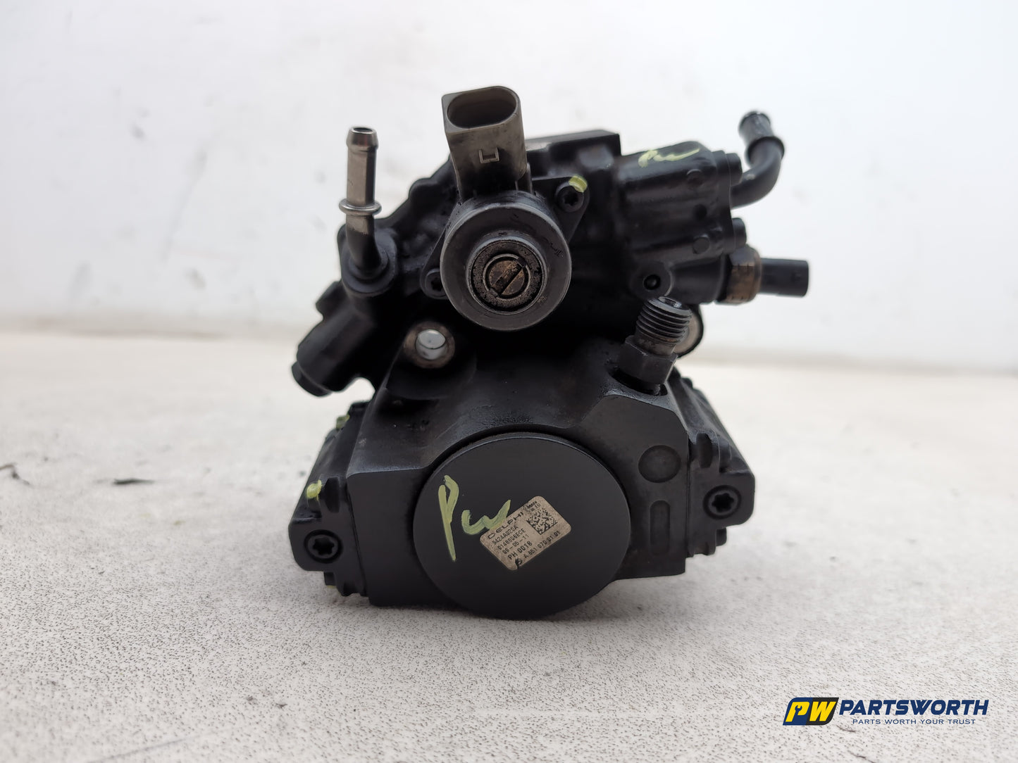 Mercedes-Benz E220 E-Class W212 2.1l Diesel High Pressure Fuel Pump A6510700101