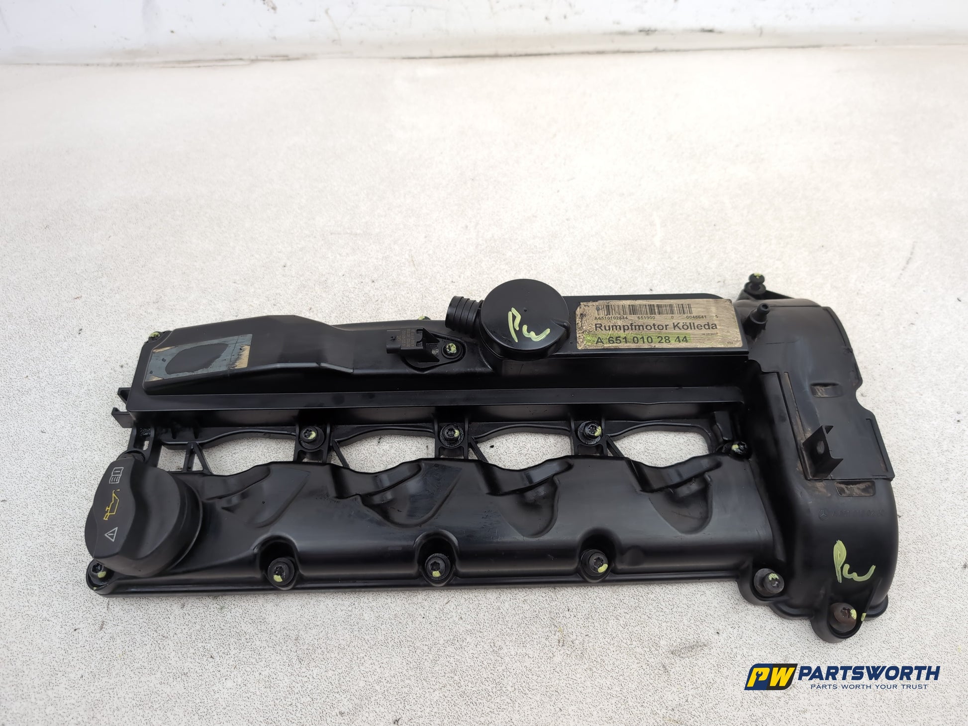 Mercedes-Benz E220 E-Class 2.1l Diesel Engine Rocker Valve Cover A6510102844
