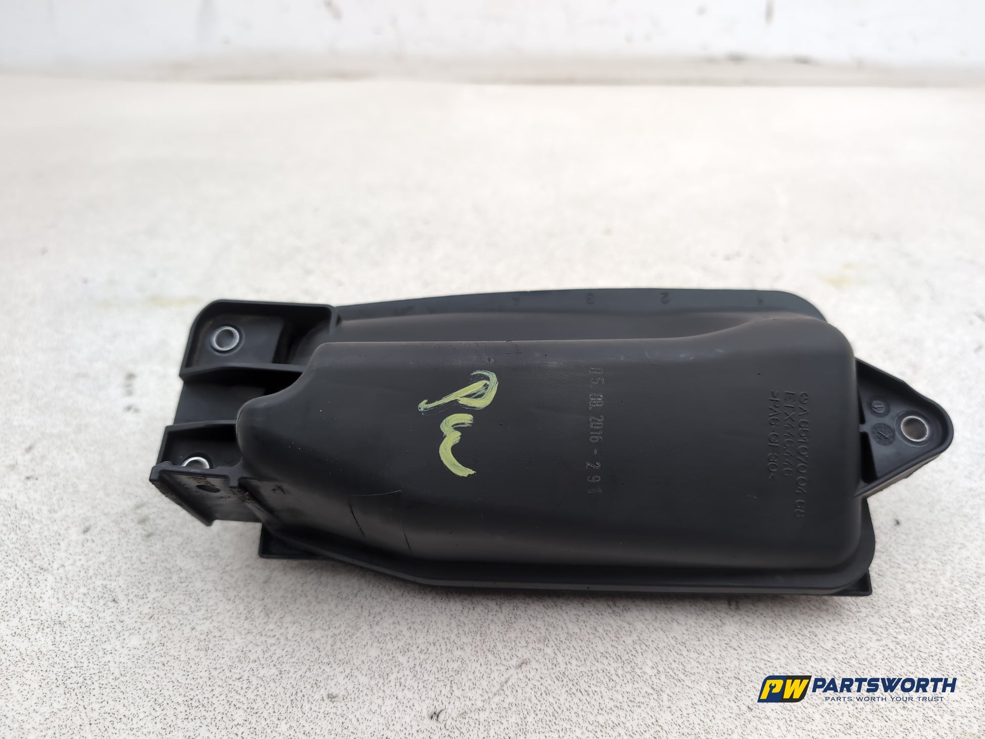 Mercedes-Benz E220 E-Class W212 2.1l Diesel Vacuum Container Tank A6510700468