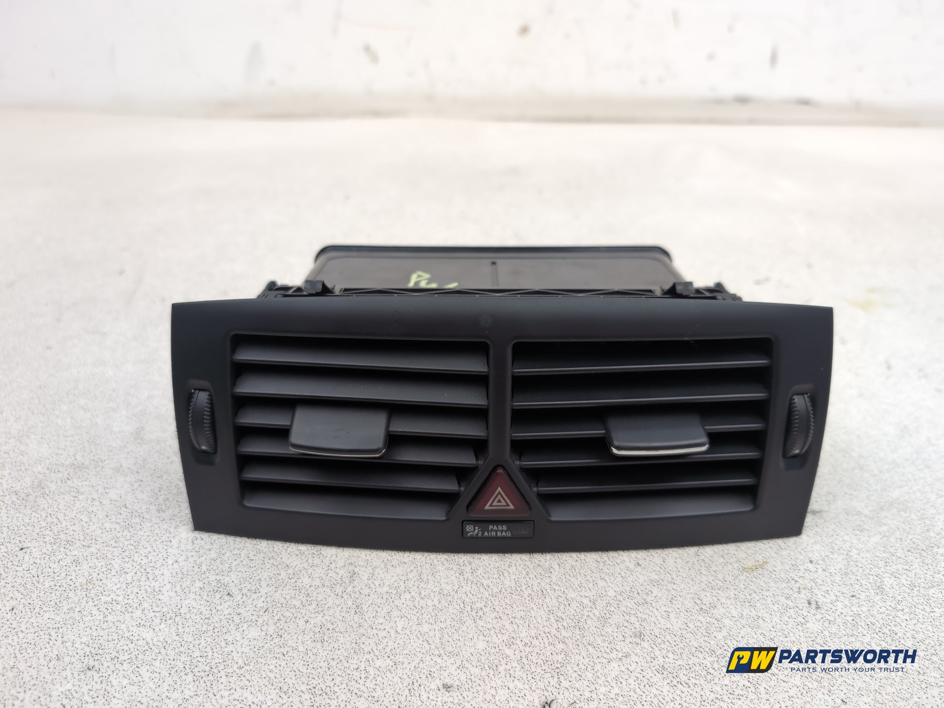 Mercedes-Benz B200 B-Class W245 Dashbort Trim Air Vent Centre A1698301254