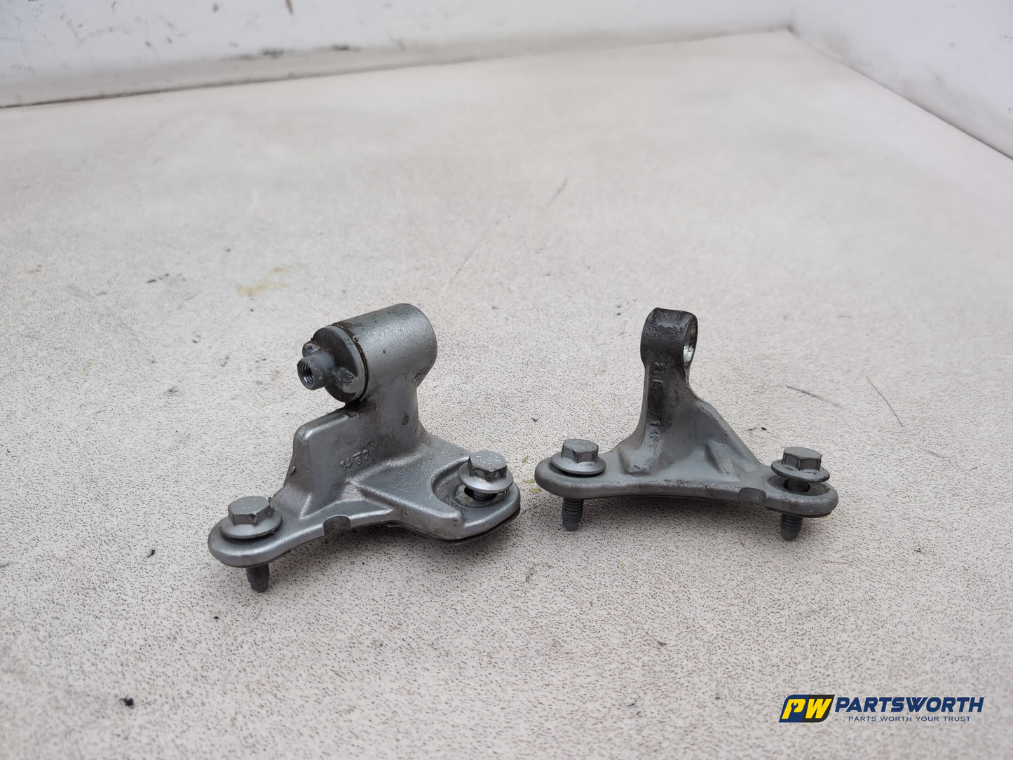 Mercedes-Benz B200 B-Class W245 Front Door Hinge Pair Lh Passenger Side - photo 7