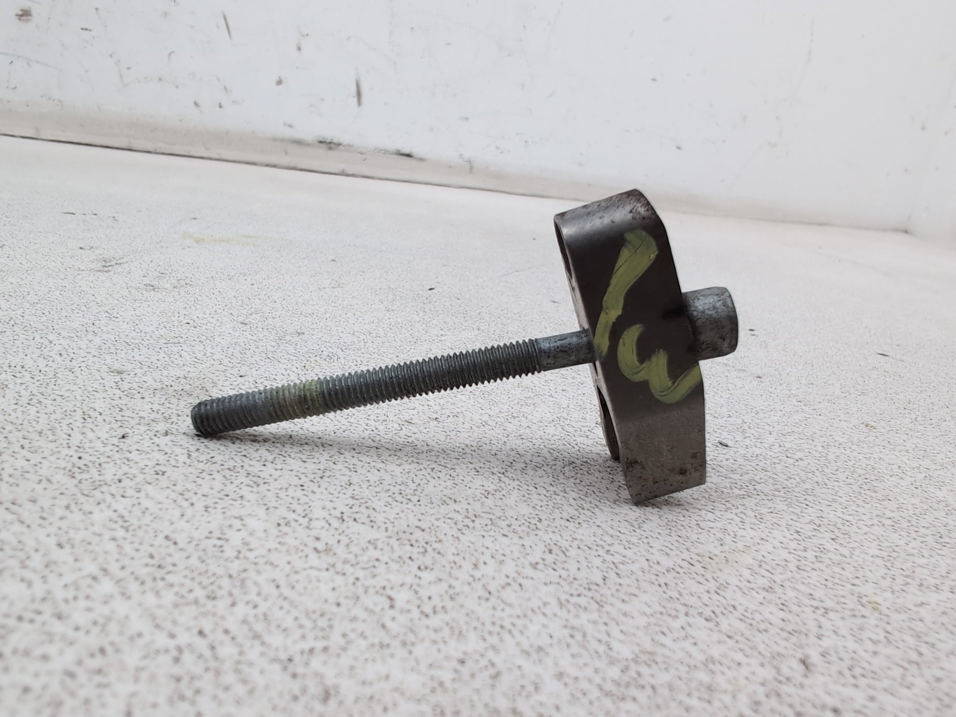 Mercedes-Benz B200 B-Class W245 2.0l Diesel Fuel Injecor Holding Clamp 2005-2011
