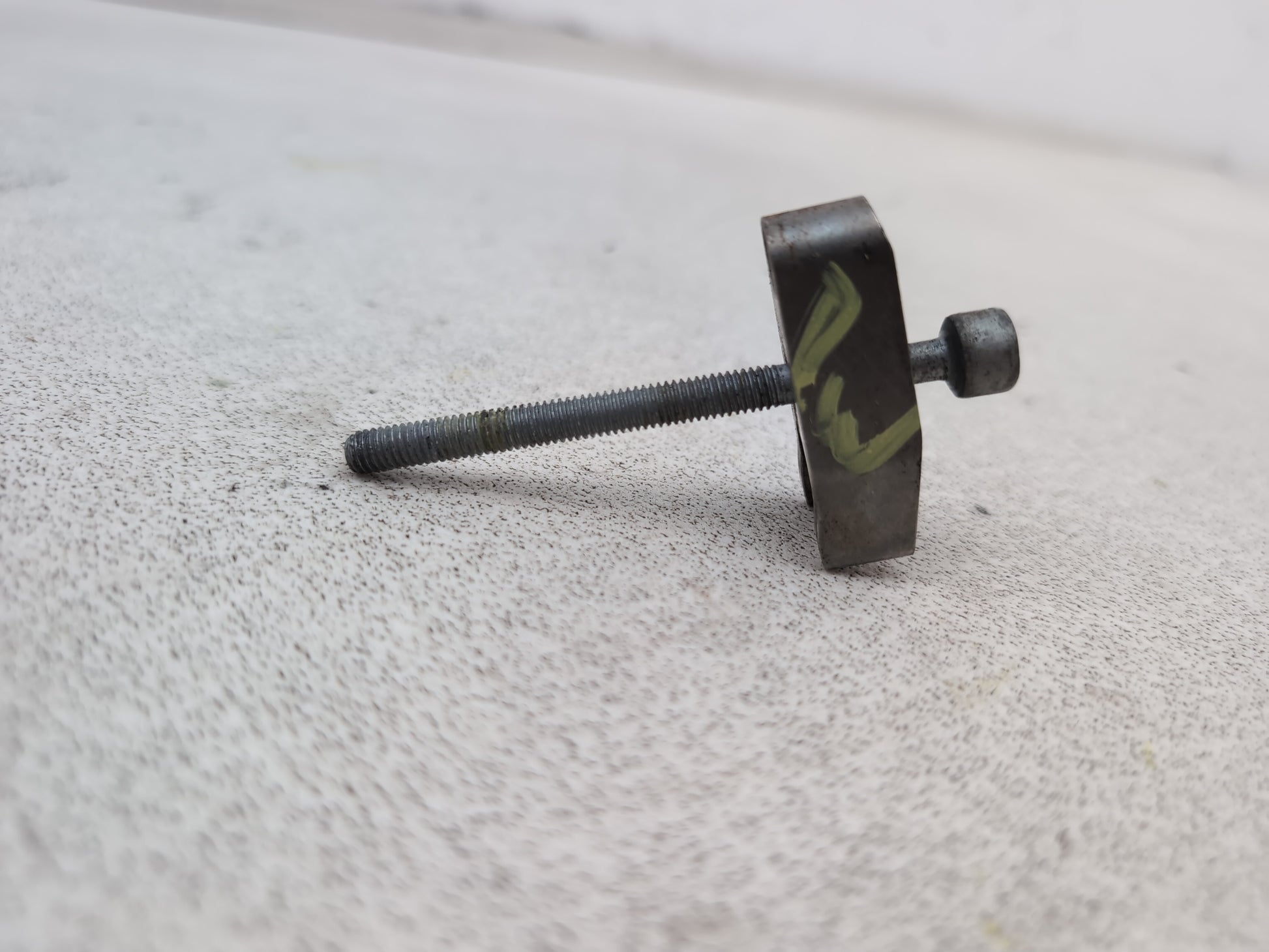 Mercedes-Benz B200 B-Class W245 2.0l Diesel Fuel Injecor Holding Clamp 2005-2011