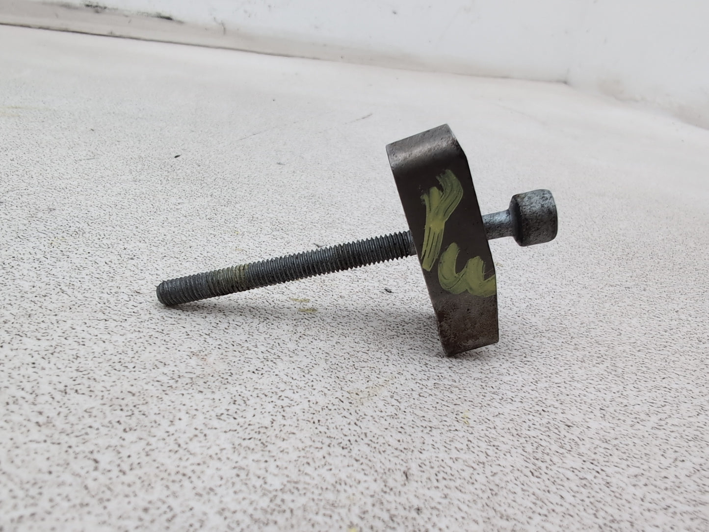 Mercedes-Benz B200 B-Class W245 2.0l Diesel Fuel Injecor Holding Clamp 2005-2011