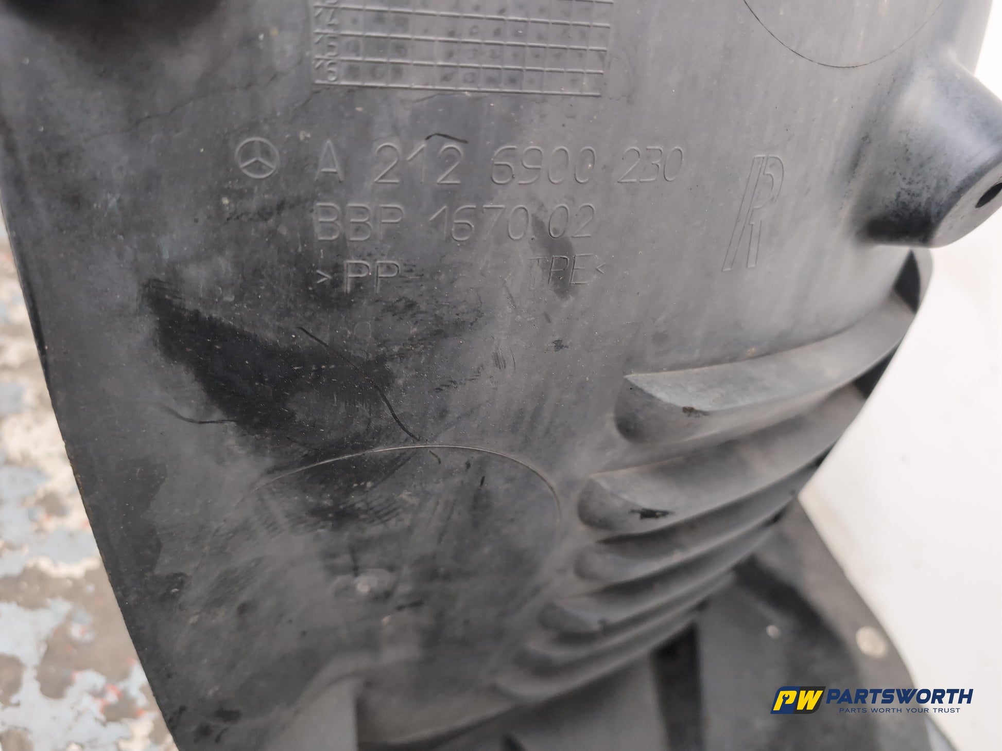 Moulding Wheel Arch Front RH 5