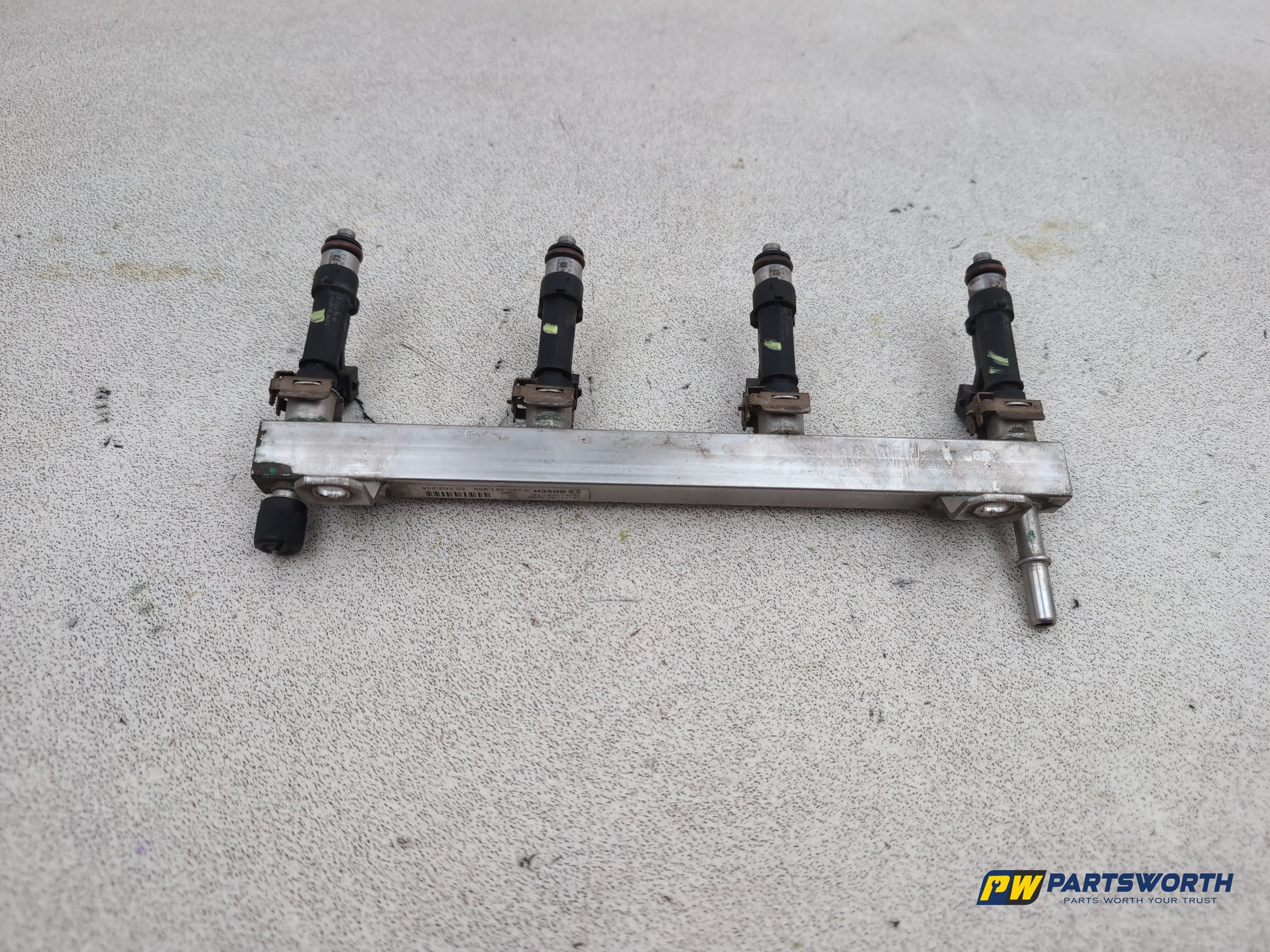 Vauxhall Corsa Se 1.2l Petrol Fuel Rail With Injectors 55562258 2006-2014