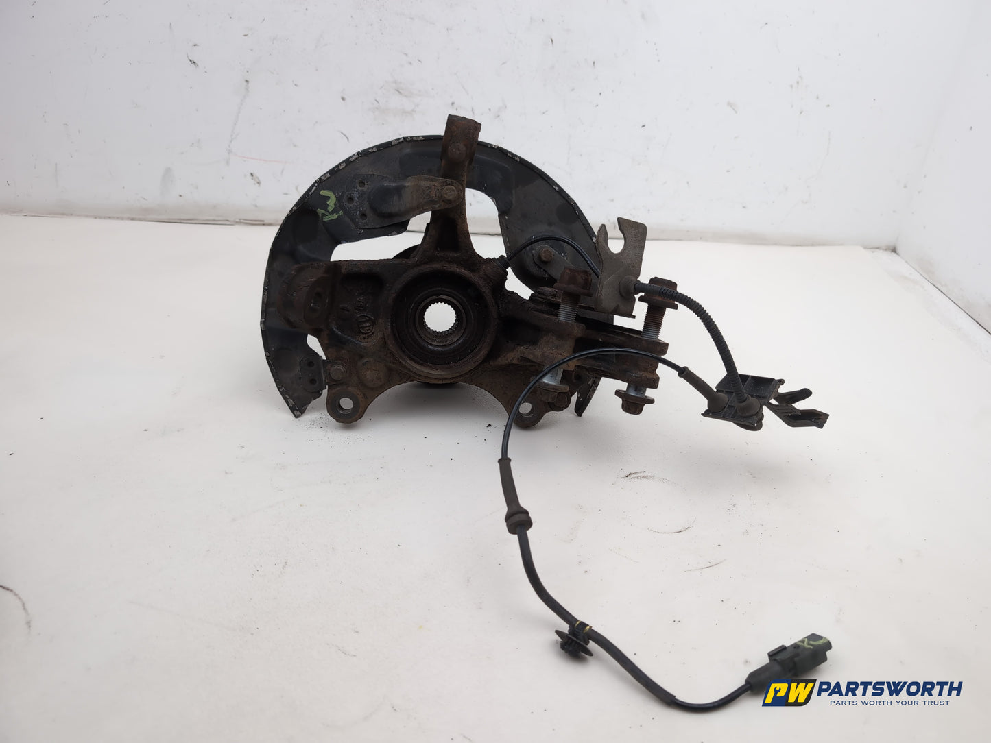 Peugeot 308 Allure Blue Hdi Wheel Hub Front Lh Passenger Side 2013-2021