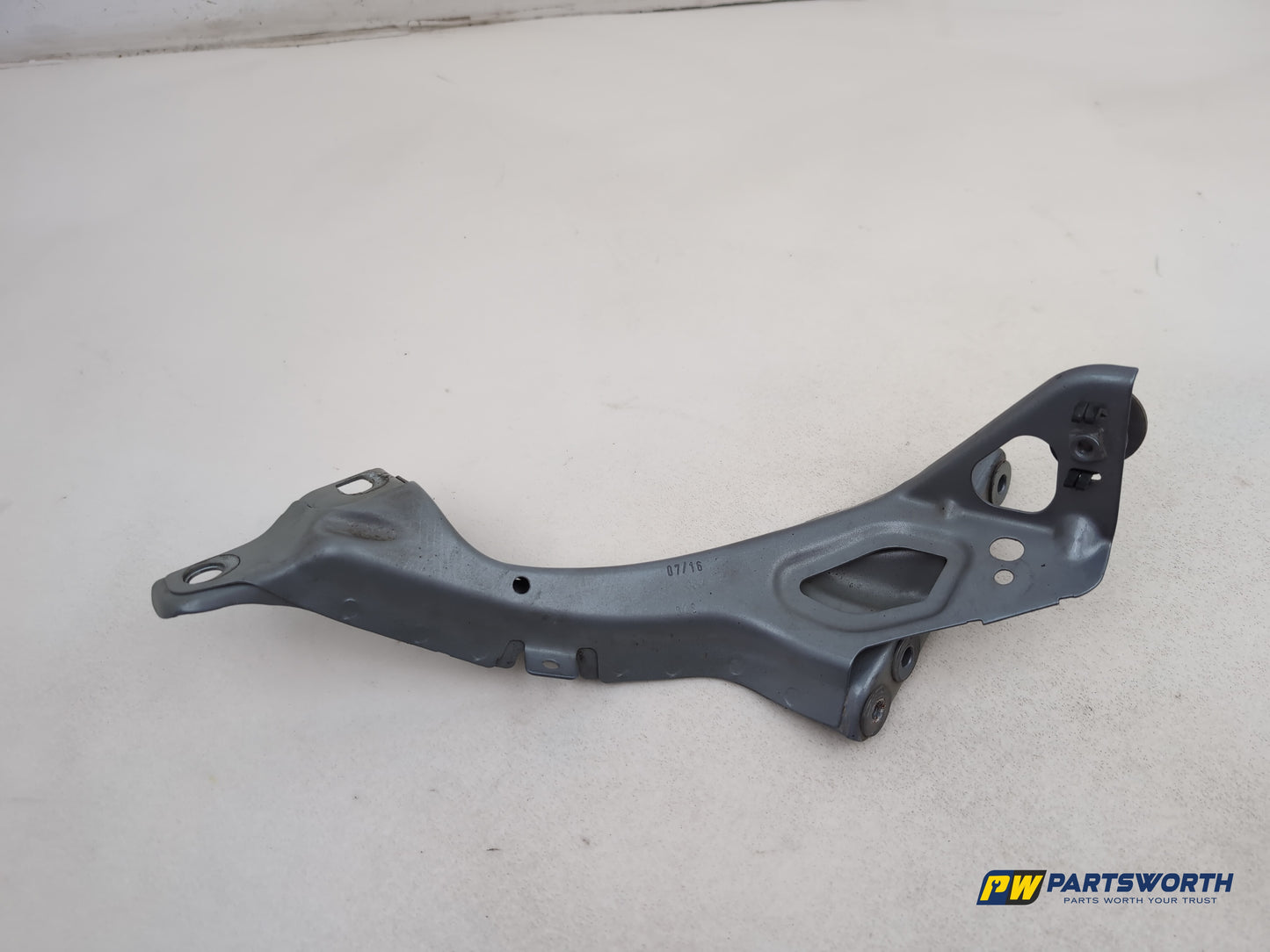 Audi A6 S Line Black Ed Wing Mount Bracket Front Left Passenger Side 4g0805815 - photo 7
