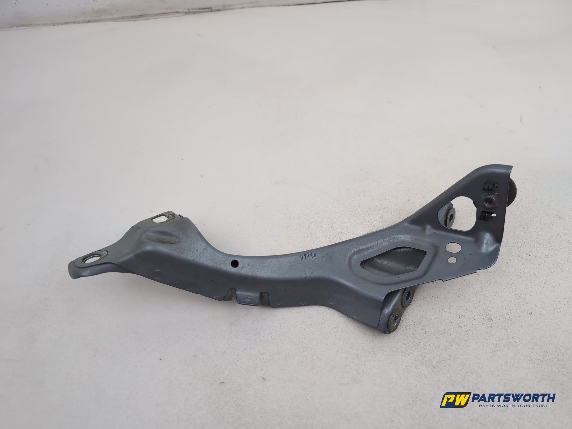 Audi A6 S Line Black Ed Wing Mount Bracket Front Left Passenger Side 4g0805815 - photo 7