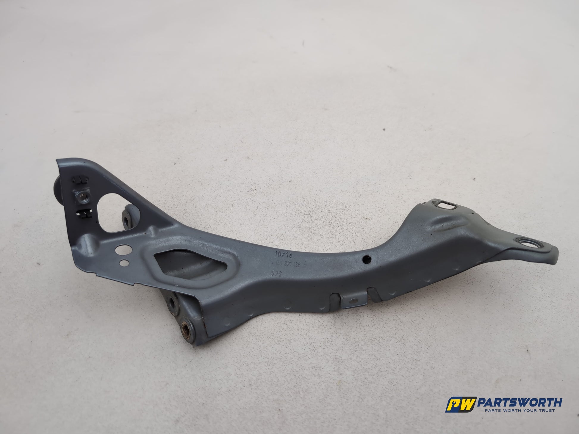 Audi A6 S Line Black Front Wing Mount Bracket Right Driver Side 4g0805816
