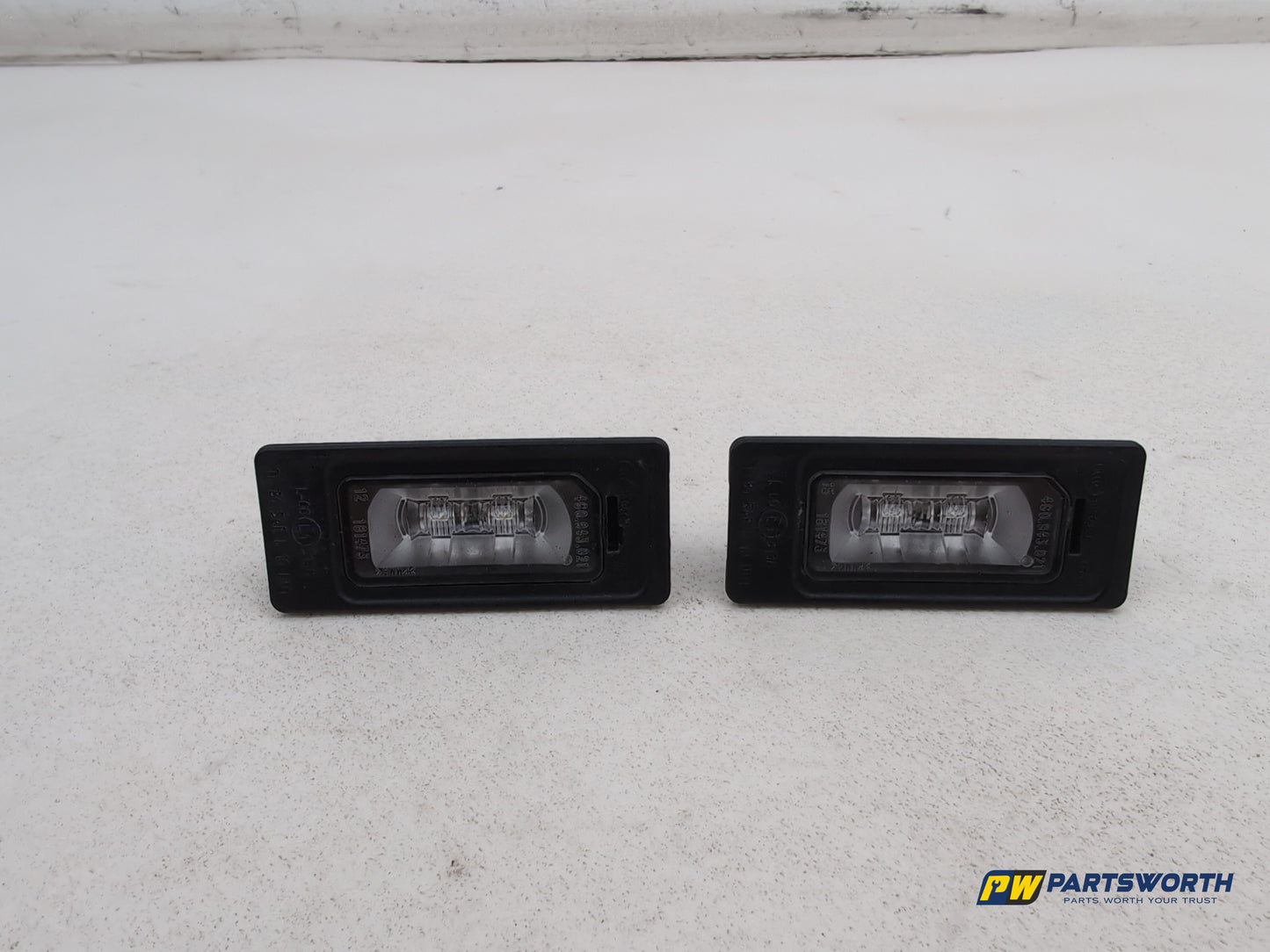 Audi A6 S Line Black Ed Rear Boot Tailgate Number Pate Light Lamp Pair 4c0943021