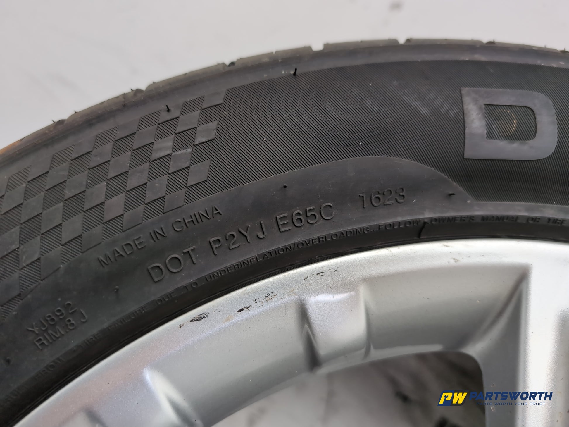 Mercedes R320 R-Class W251 Wheel With Tyre 255/50 R19 A2514011202 - photo 7
