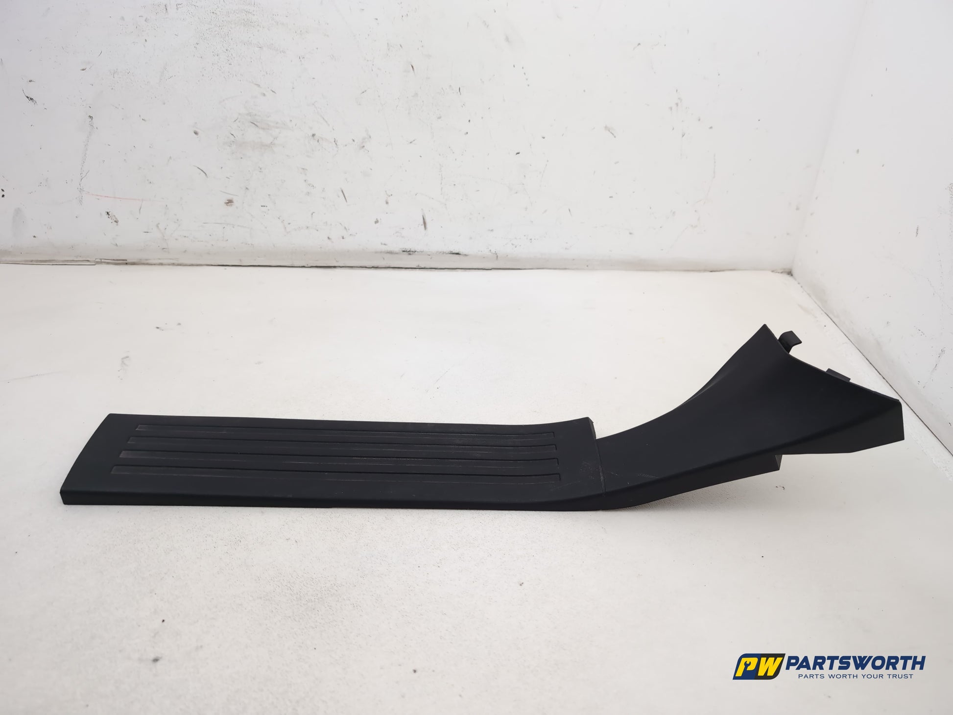 Mercedes R320 R-Class W251 Rear Right Door Step Cover A2516860436 2006-2013