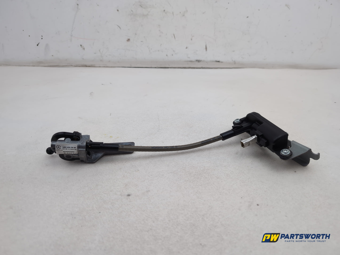 Mercedes R320 R-Class W251 Right Rear Quarter Window Motor Actuator A2518201842