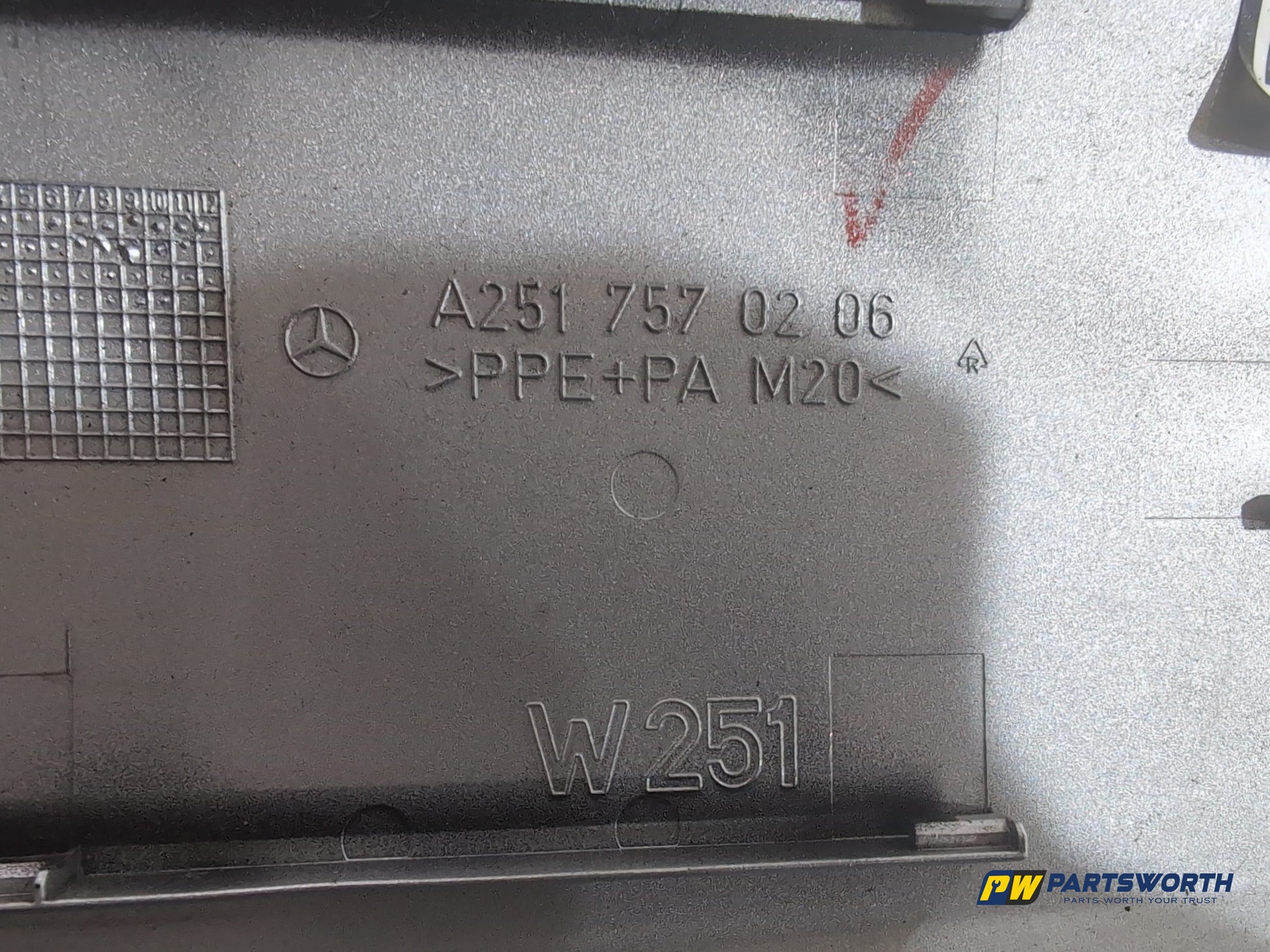 Mercedes R320 R-Class W251 3.0l Diesel Fuel Filler Flap A2517570206 2006-2013 - photo 9
