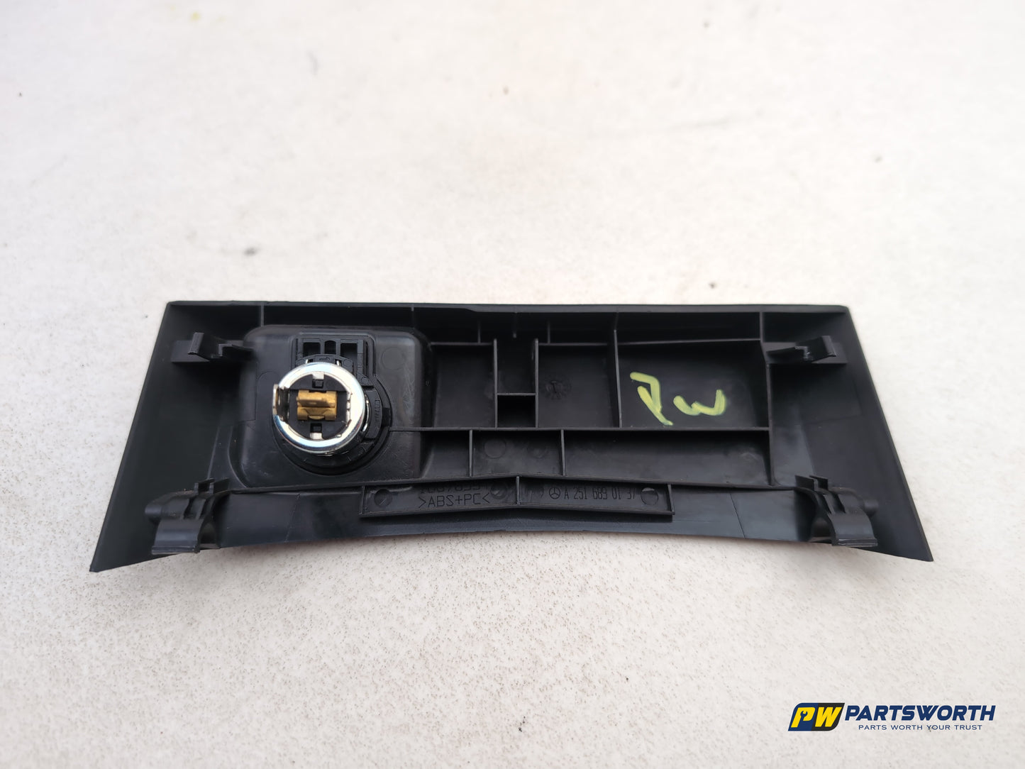 Mercedes R320 R-Class W251 Rear Centre Console Trim A2516890137 2006-2013 - photo 6