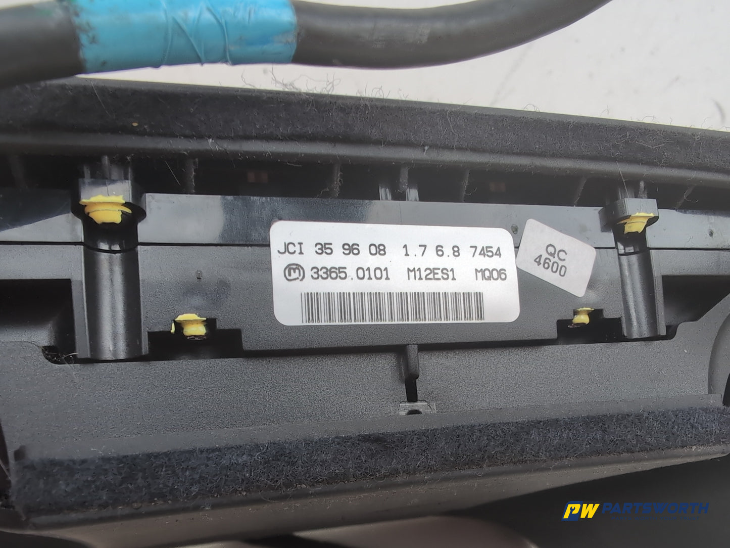 Mercedes R320 R-Class W251 Front Headrest Tv Screen Rear Display With Remote - photo 7