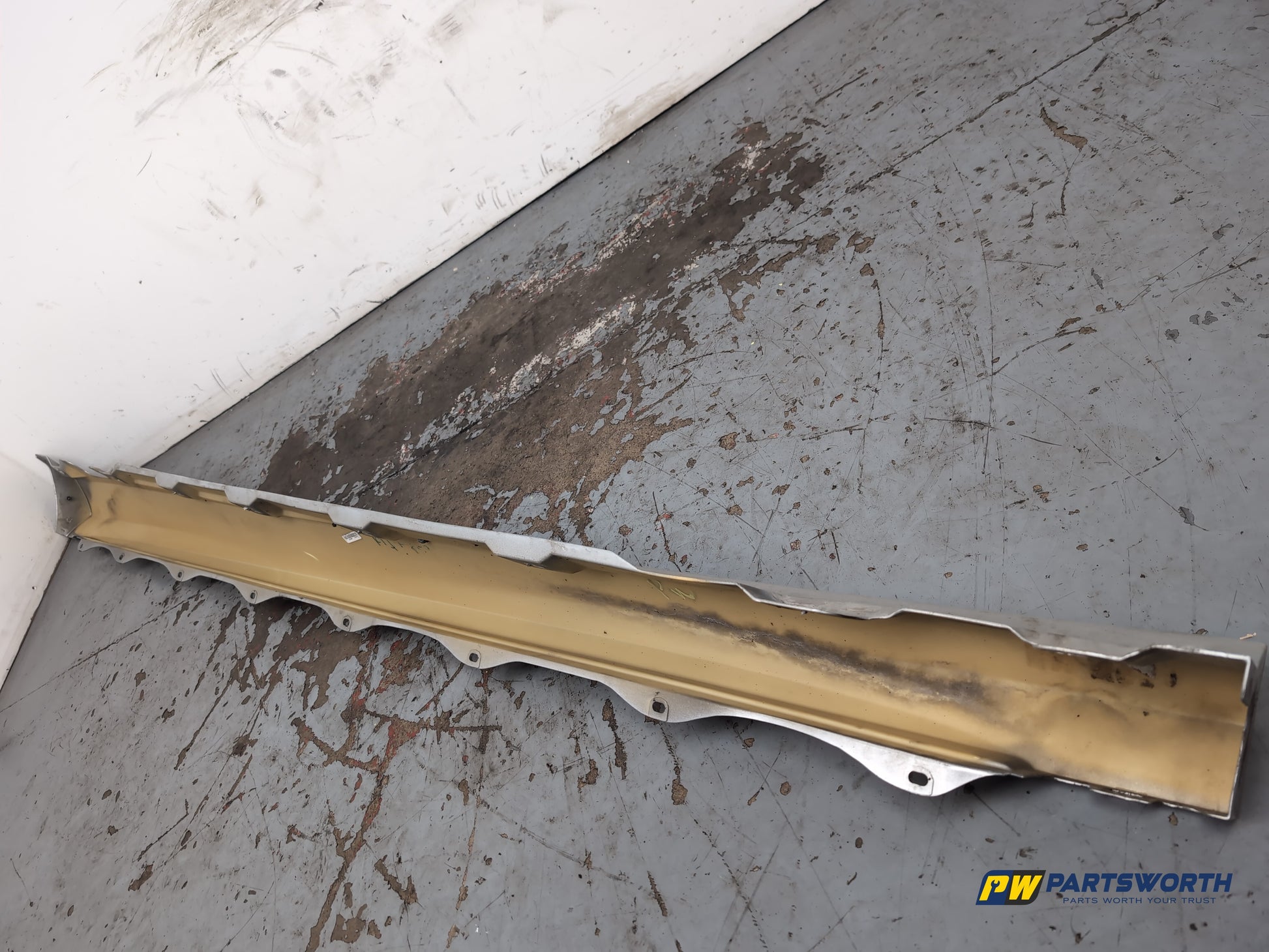 Side Skirt RH 6