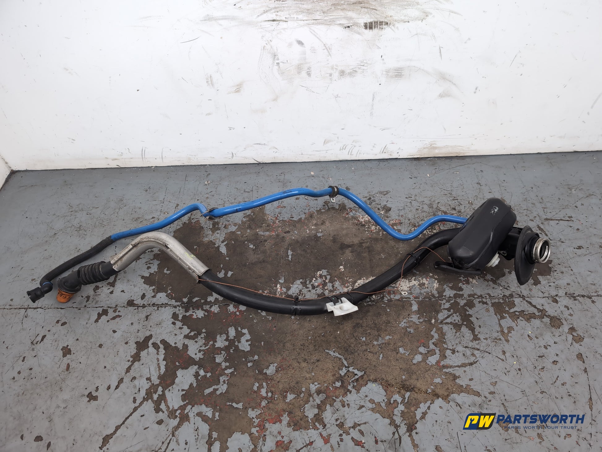 Mercedes R320 R-Class W251 3.0l Diesel Fuel Filler Neck 2006-2013