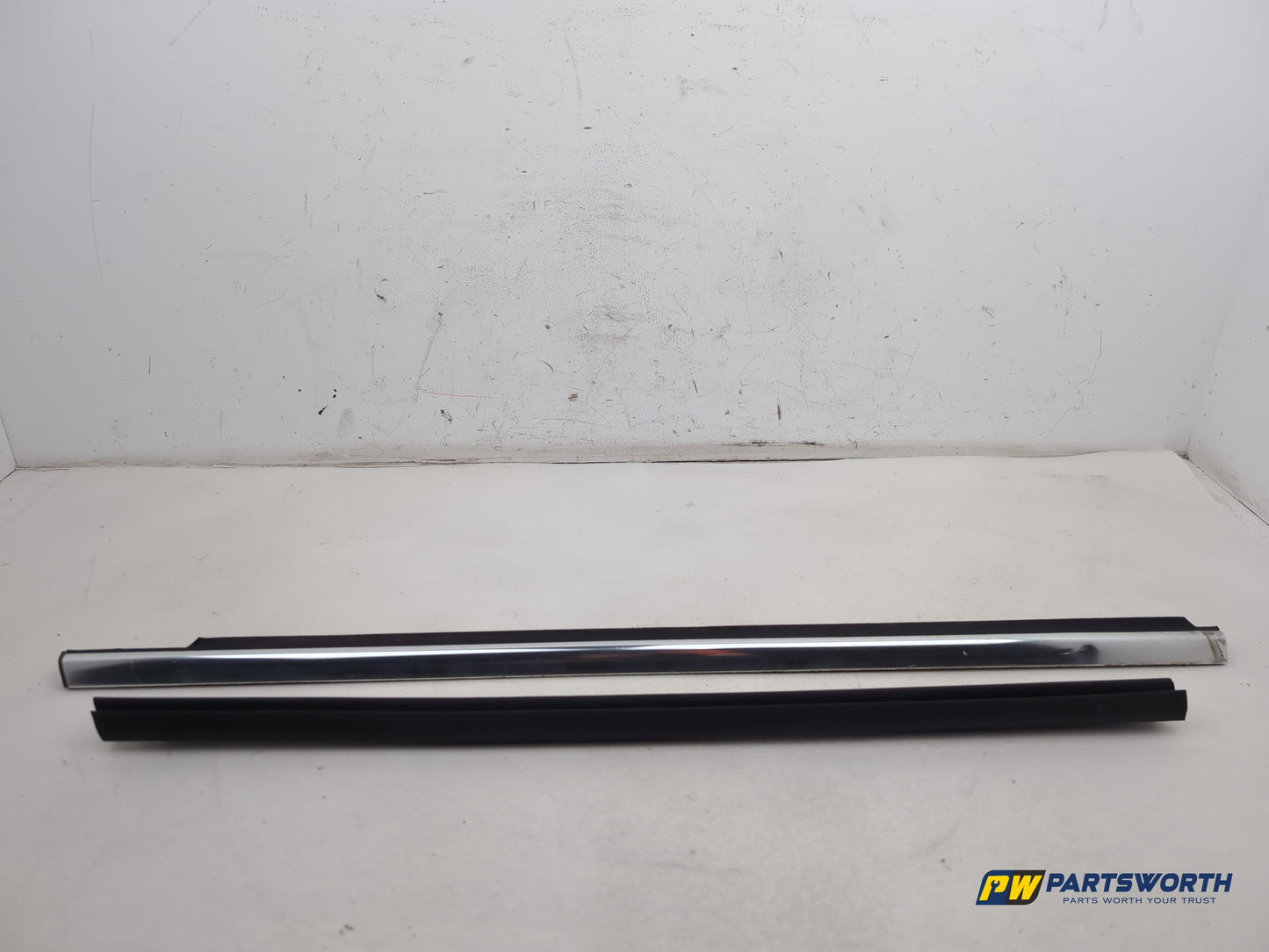 Mercedes R320 R-Class W251 Front Driver Window Rubber Seal And Trims 2006-2013 - photo 7