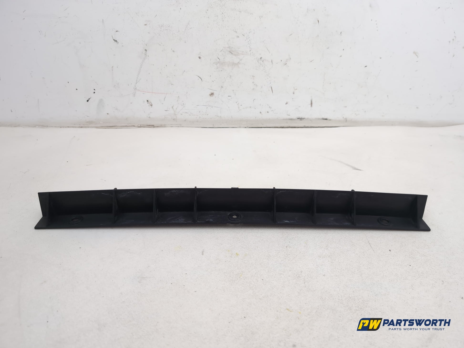 Mercedes R320 R-Class W251 Rear Bumper Center Carrier Holder A2518851421