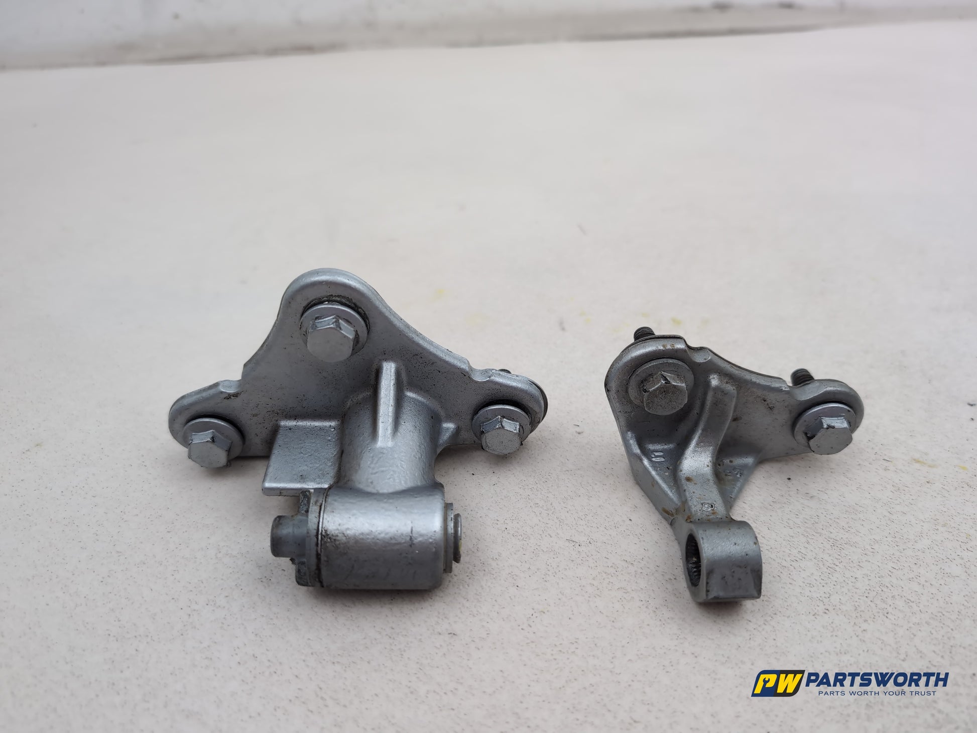 Mercedes R320 R-Class W251 Passenger Side Lh Front Door Hinge Pair 2006-2013