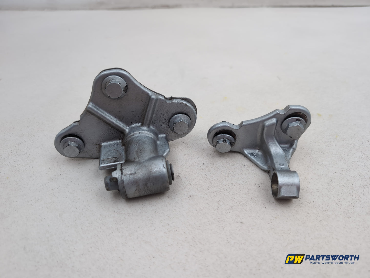 Mercedes R320 R-Class W251 Rear Right Door Hinge Pair 2006-2013