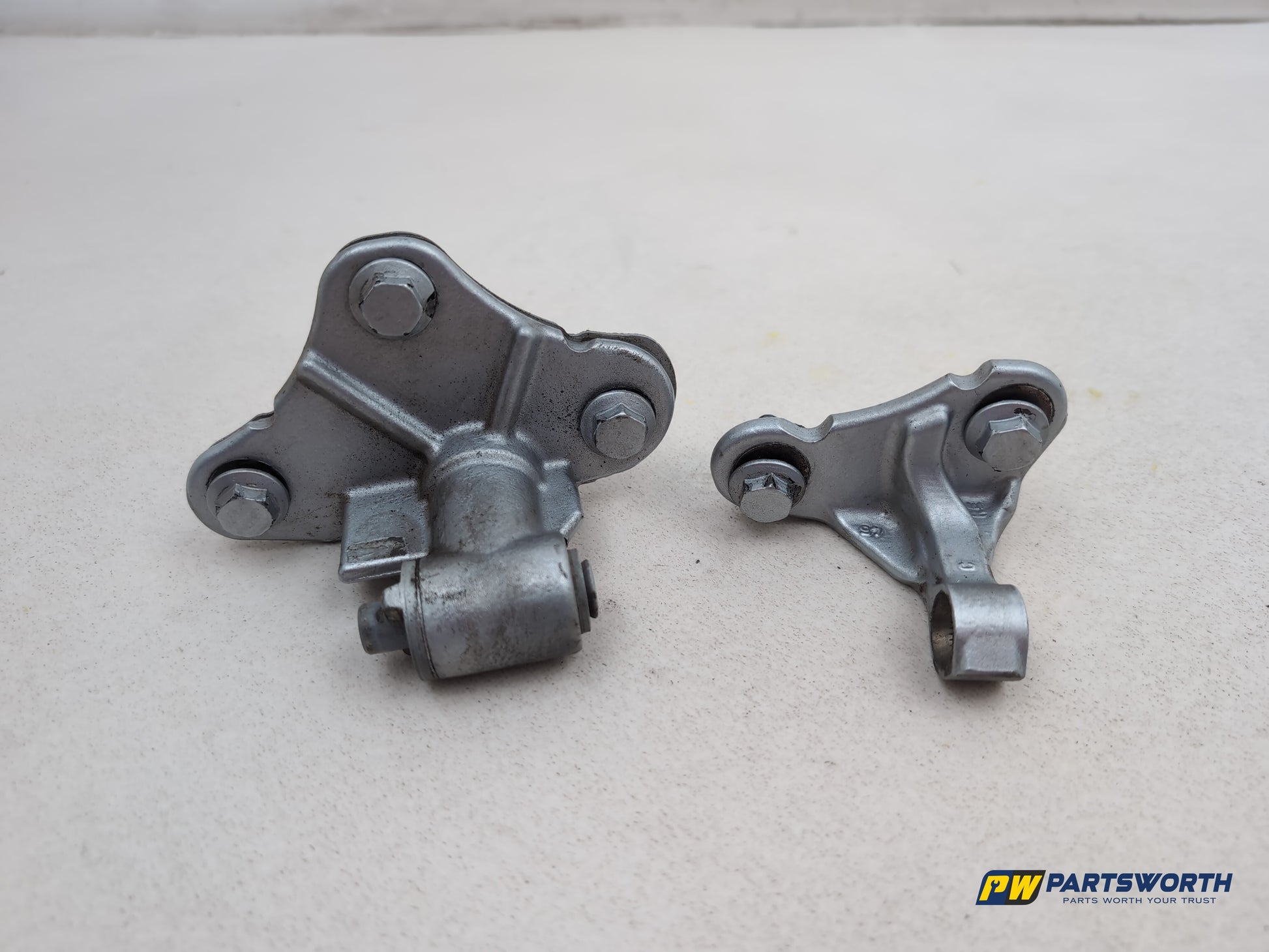 Mercedes R320 R-Class W251 Rear Right Door Hinge Pair 2006-2013