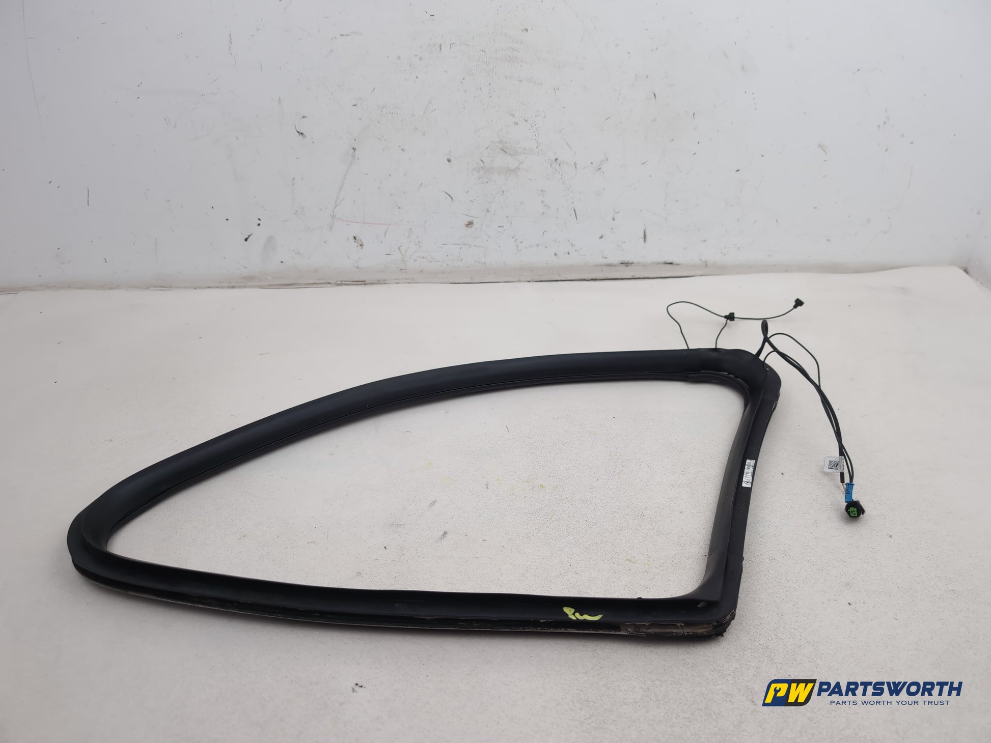 Mercedes R320 R-Class W251 Rear Left Quarter Window Seal Frame A2516702139