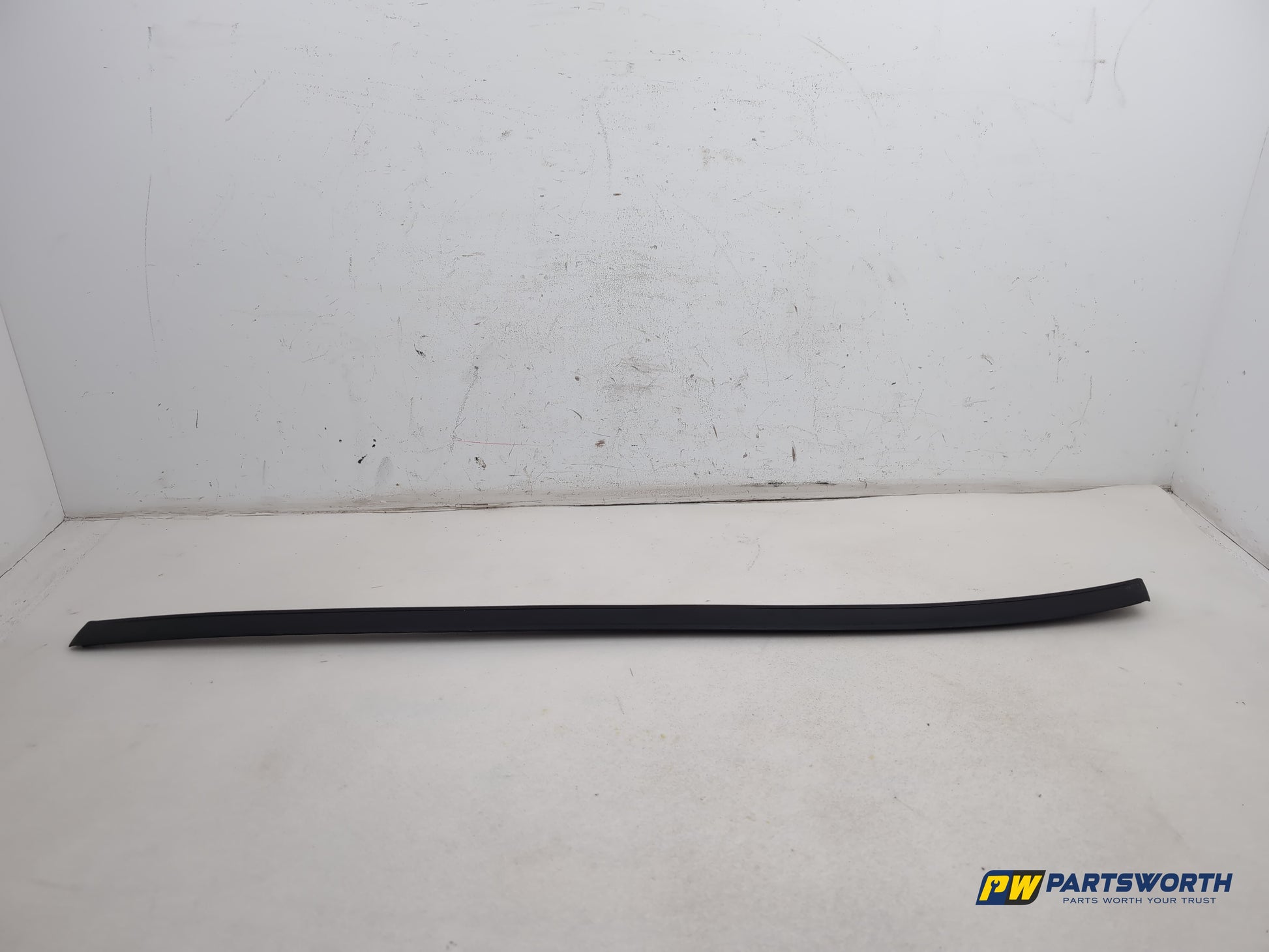 Mercedes R320 R-Class W251 Right Windshield Trim A2516905062 2006-2013 - photo 7