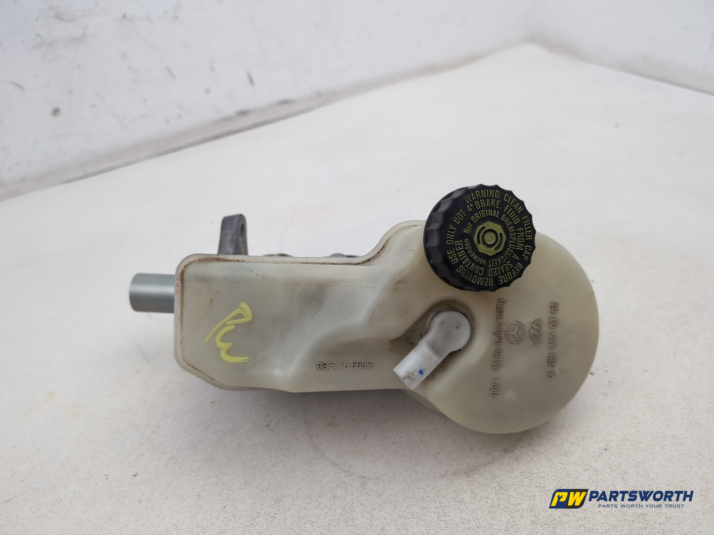 Mercedes R320 R-Class W251 3.0l Diesel Brake Master Cylinder A2514300302