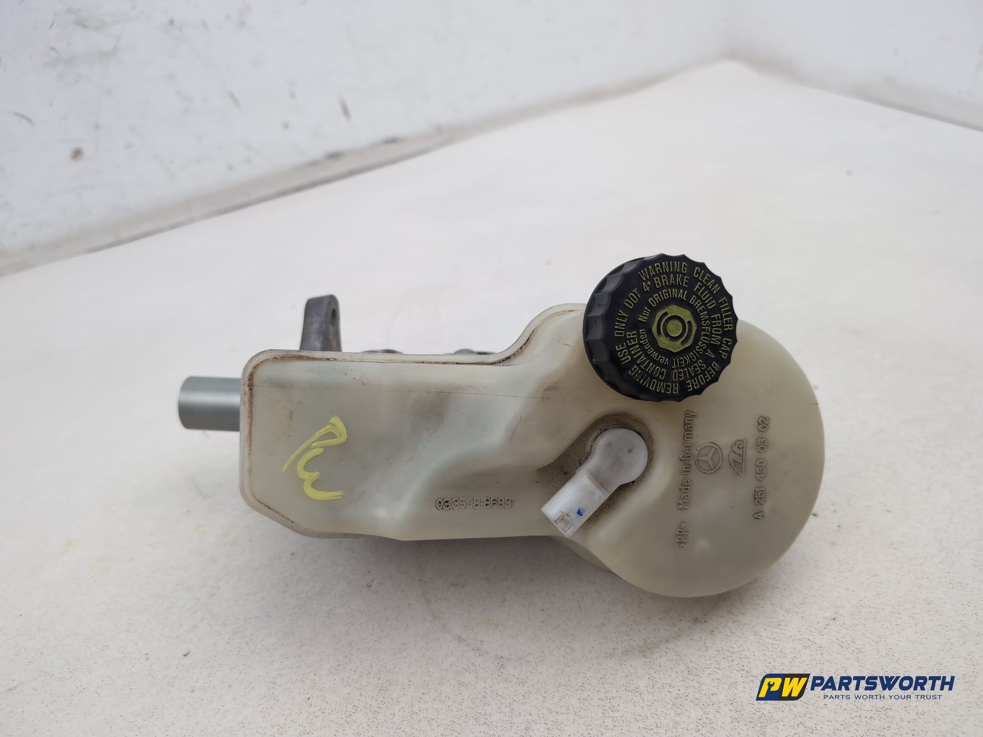 Mercedes R320 R-Class W251 3.0l Diesel Brake Master Cylinder A2514300302