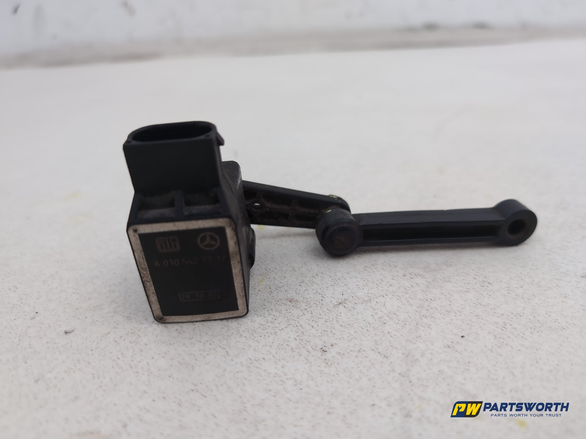 Mercedes R320 R-Class W251 Rear Suspension Height Level Sensor A0105427717