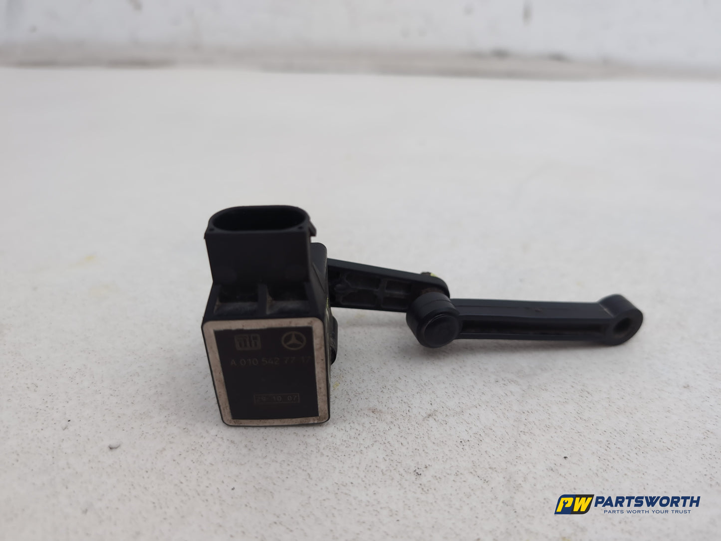 Mercedes R320 R-Class W251 Rear Suspension Height Level Sensor A0105427717