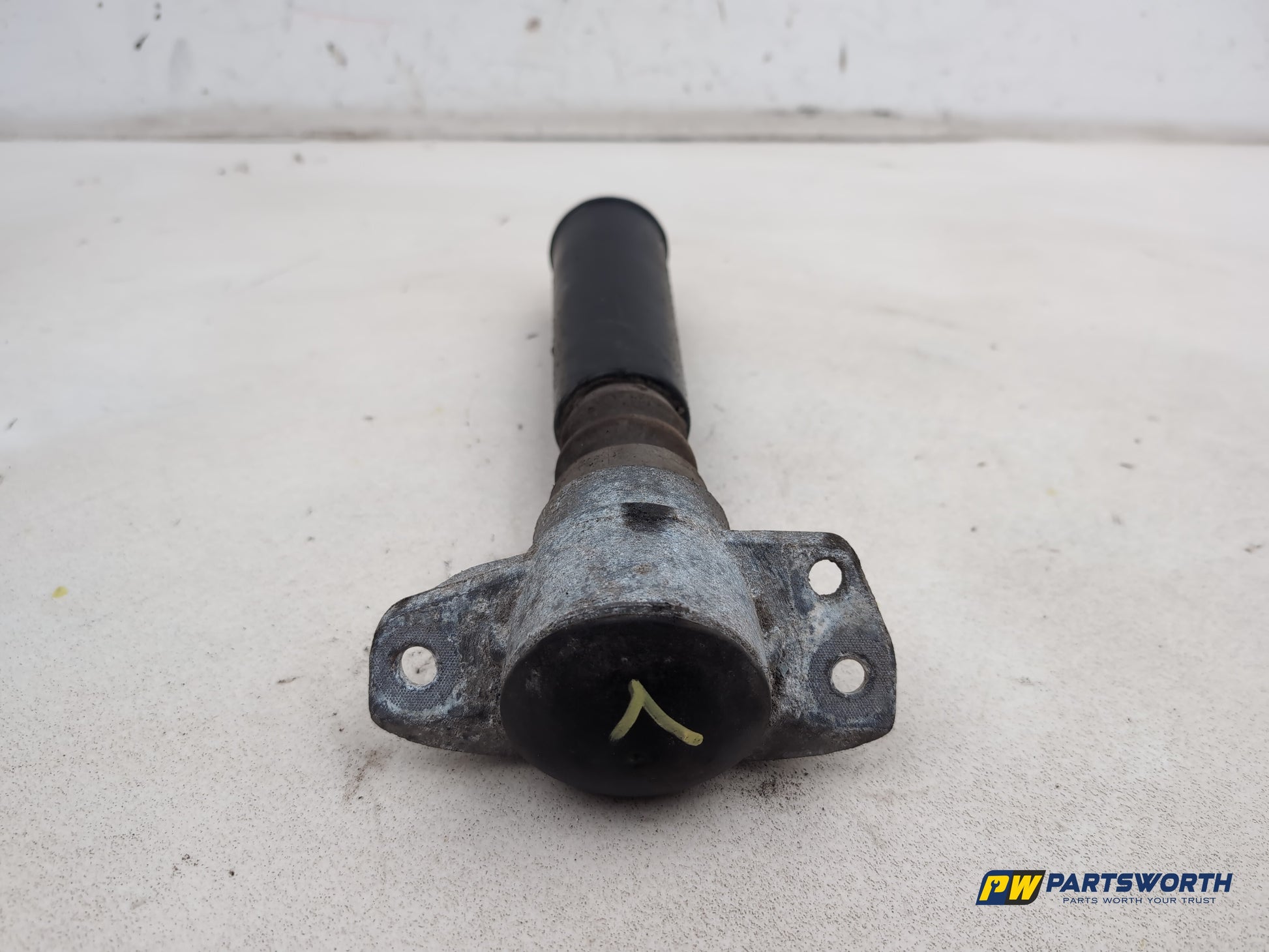 Audi A6 S Line Black Ed Tdi 2.0l Diesel Rear Strut Mount And Cover 2011-2018