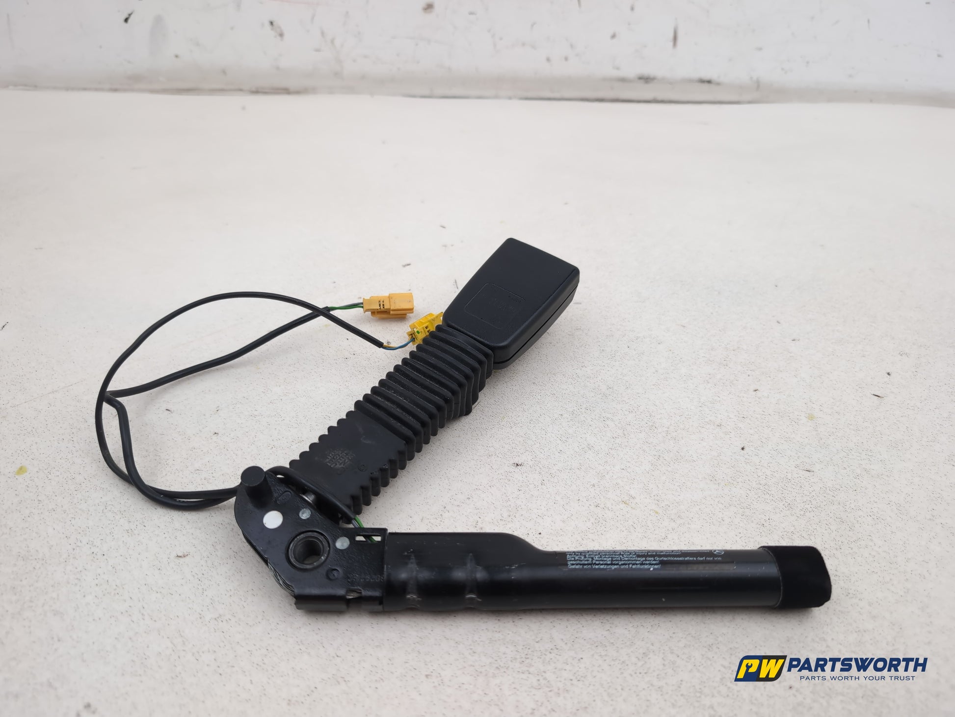 Mercedes R320 R-Class W251 Seat Belt Buckle Front Rh Driver Side A2518600469