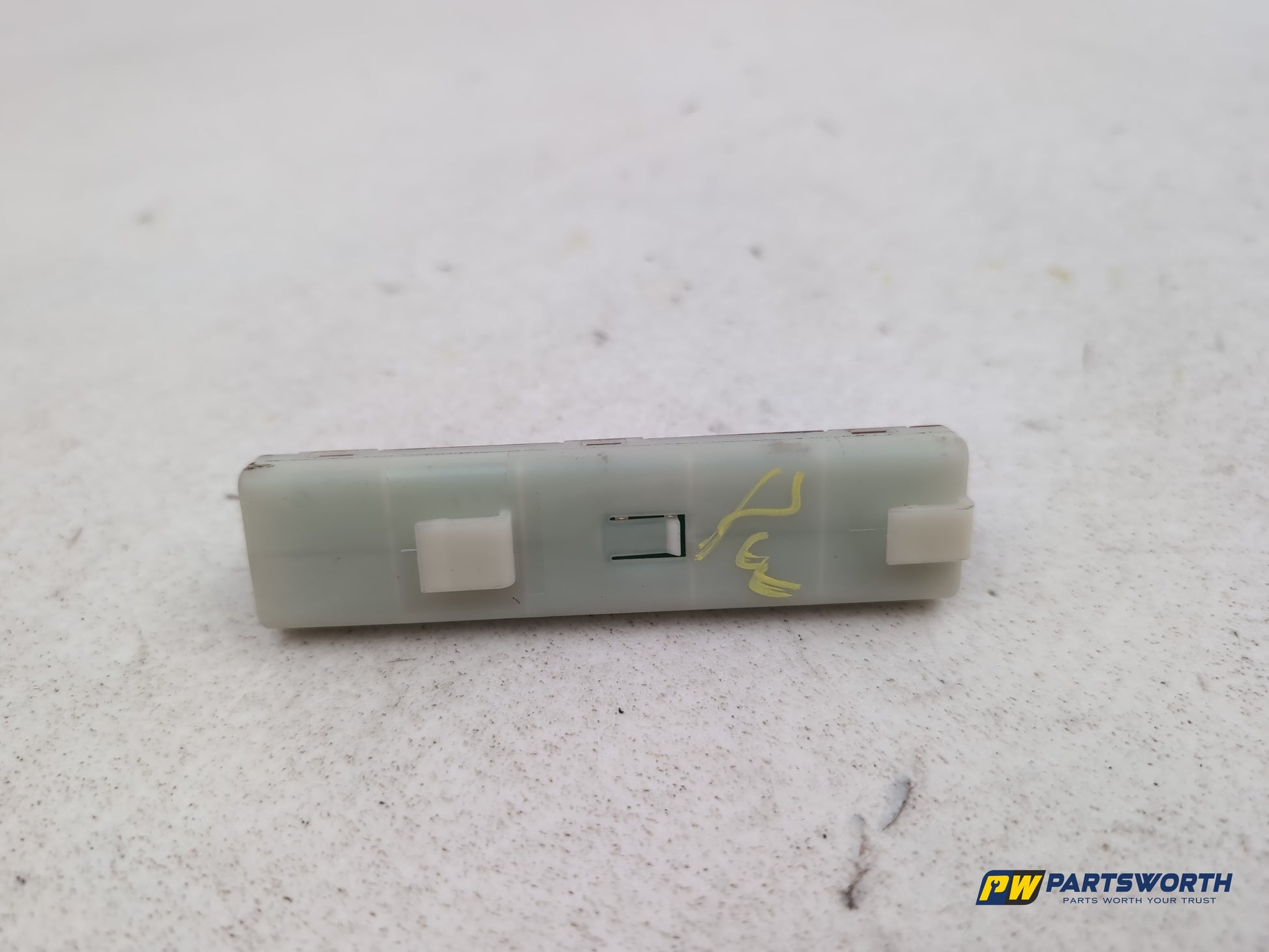 Mercedes W176 W212 W246 Voltage Converter Inverter Power Distributor A0009820012 - photo 7