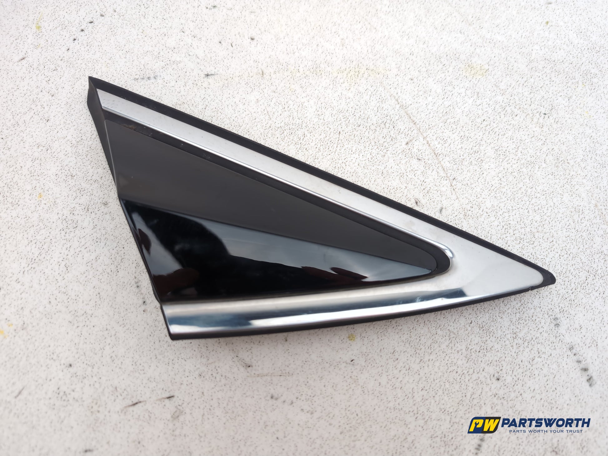 Hyundai I40 Style Blue Drive Trim In Front Of Mirror Rh Drivers Side 861903z000 - photo 2