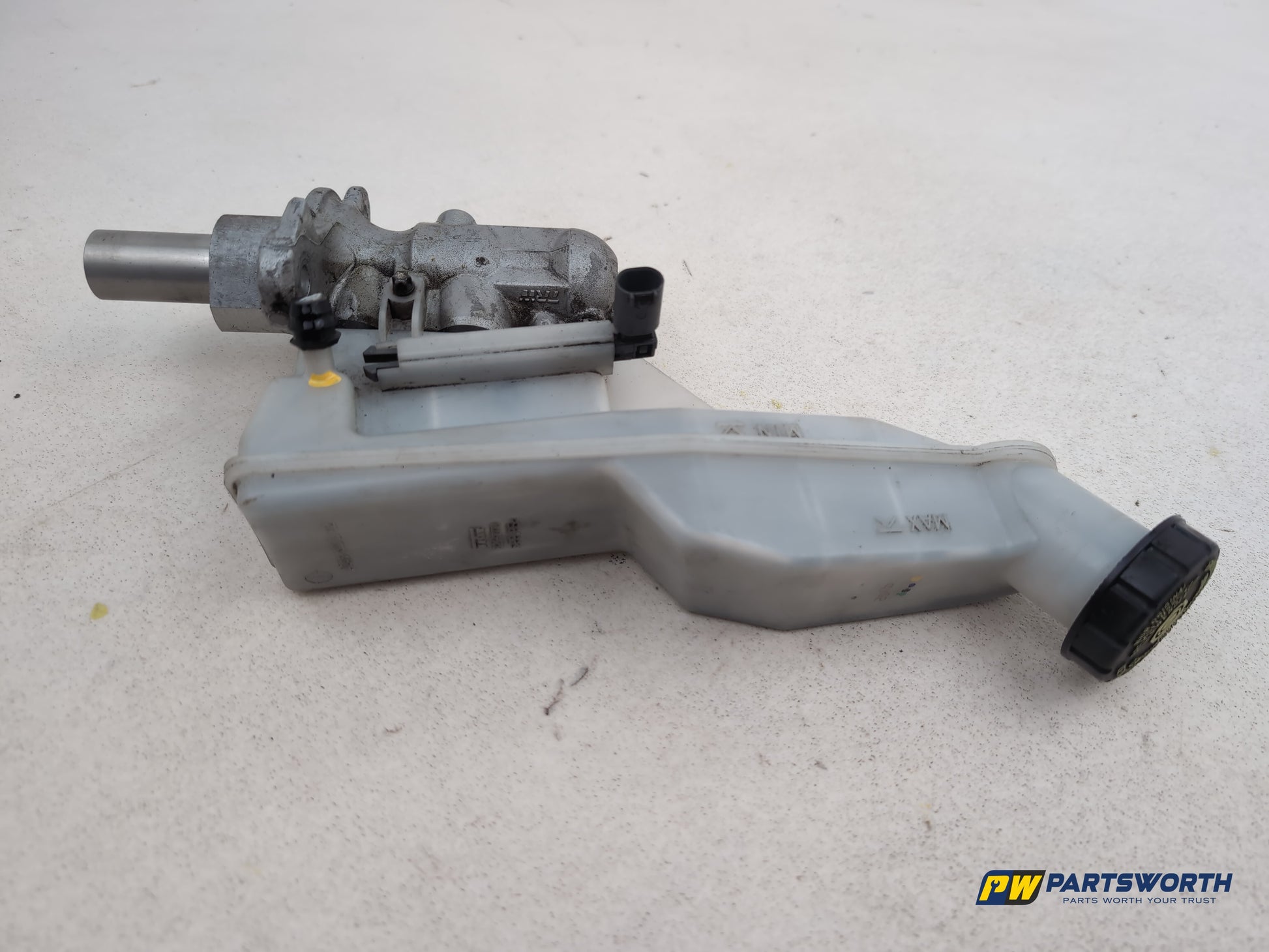 Mercedes-Benz B180 B-Class W246 Brake Master Cylinder Assembly A2464300102