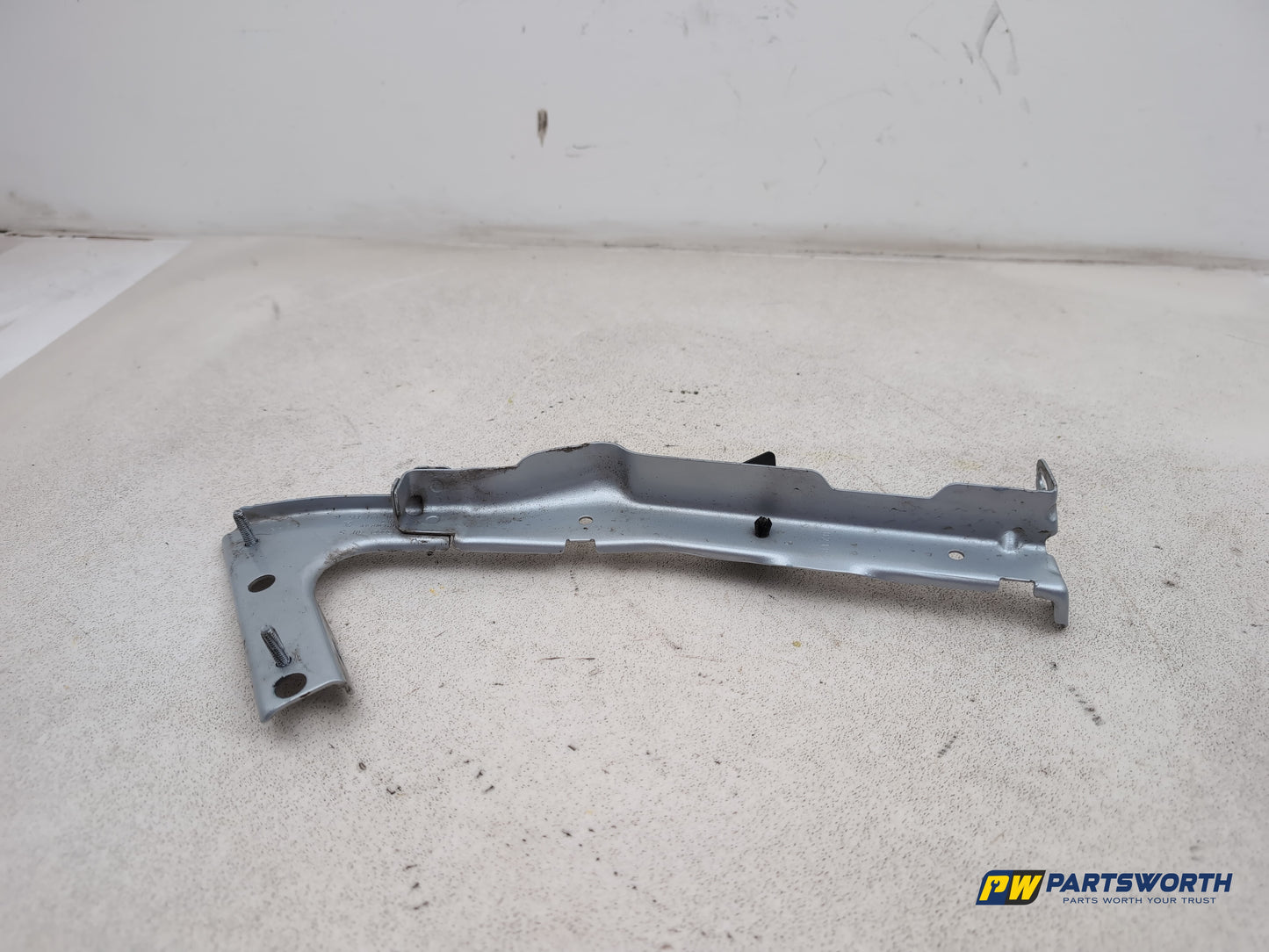 Audi A5 S Line Tdi Quattro Front Left Lower Wing Bracket 8t0821135g 2007-2016