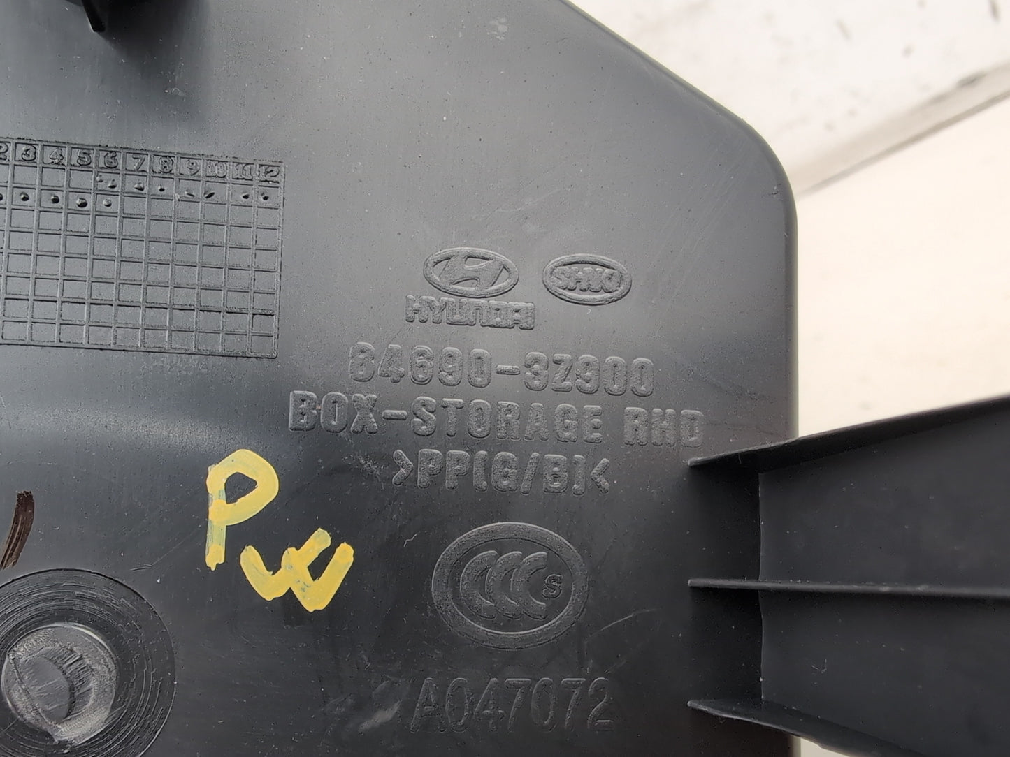 Hyundai I40 Style Blue Drive Crdi Centre Console Armrest 846903z900 2011-2019 - photo 3