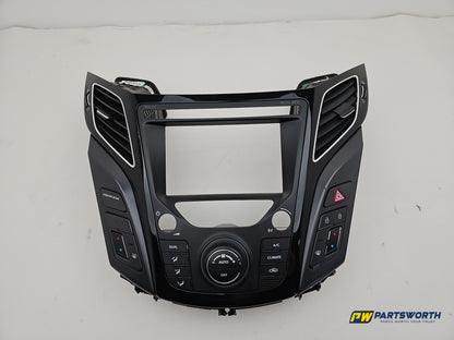 Hyundai I40 Heater Control Assembly With Surround Trim And Air Vents 972503z900