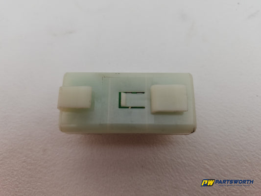 Mercedes W176 W205 W212 Voltage Converter Power Distributor Plug A0009820412