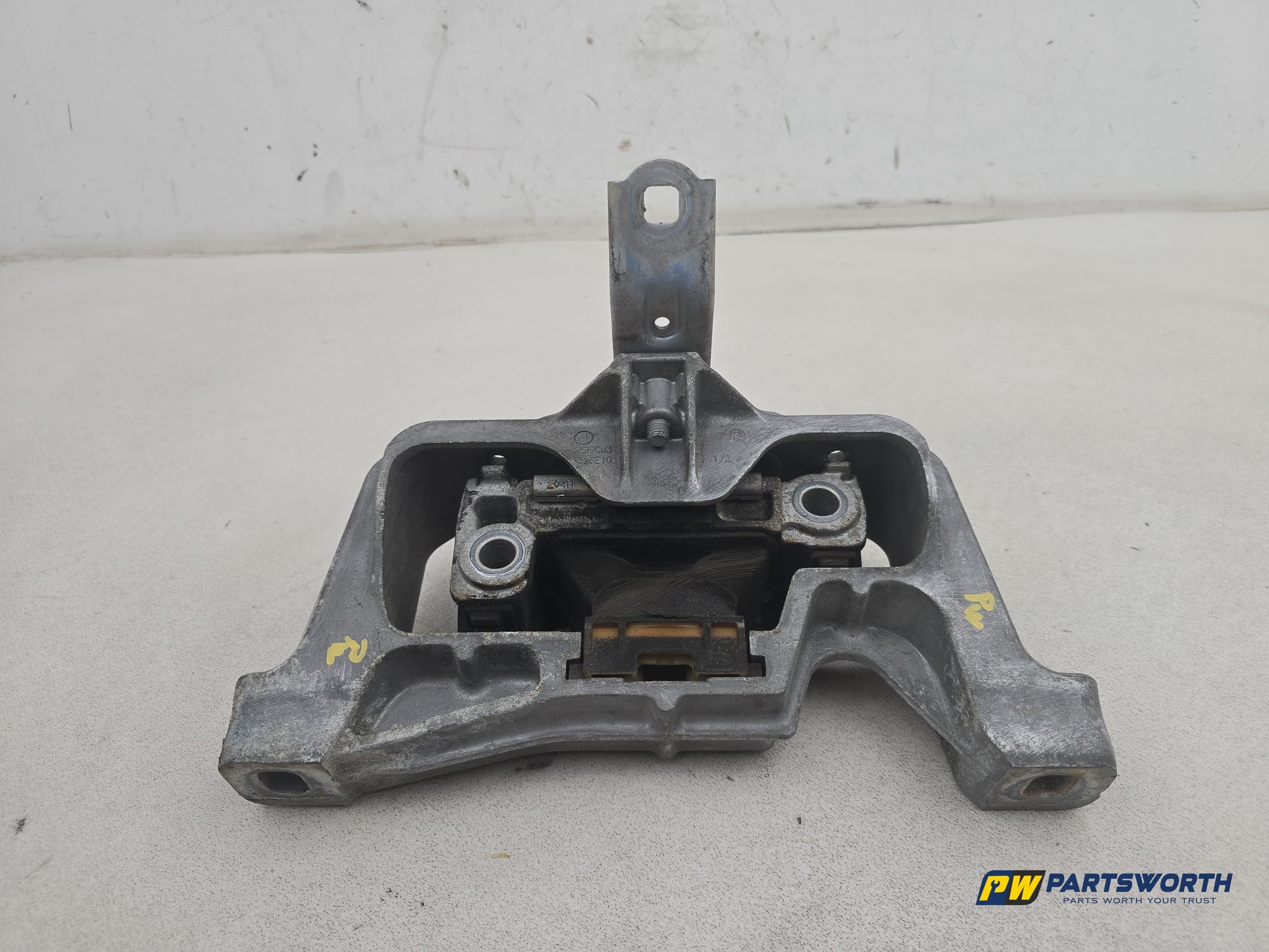 Mercedes-Benz B180 B-Class W246 Engine Mountig Bracket A2462401817 2011-2018